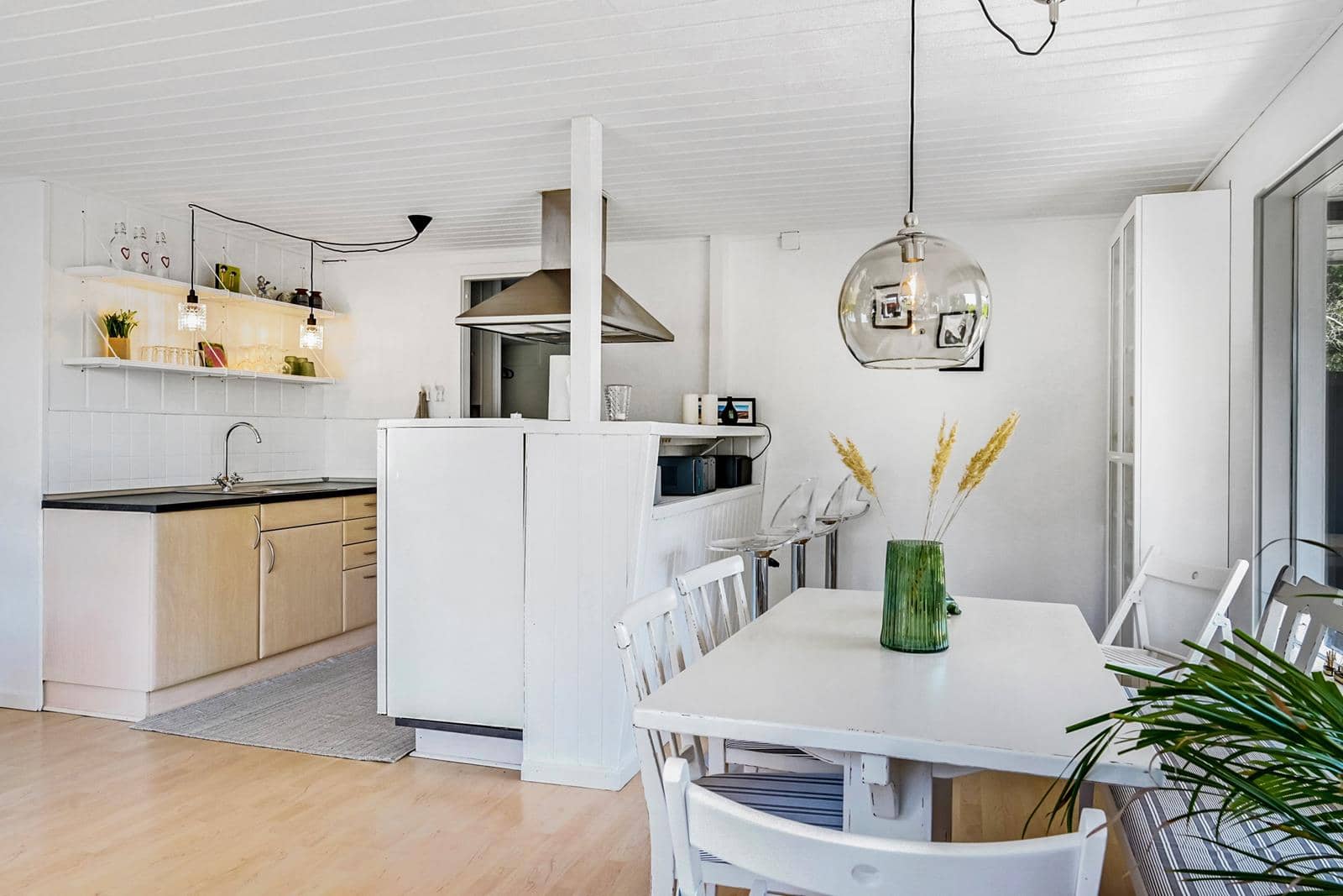 Sommerhus fuld af hygge og feriestemning billede 3