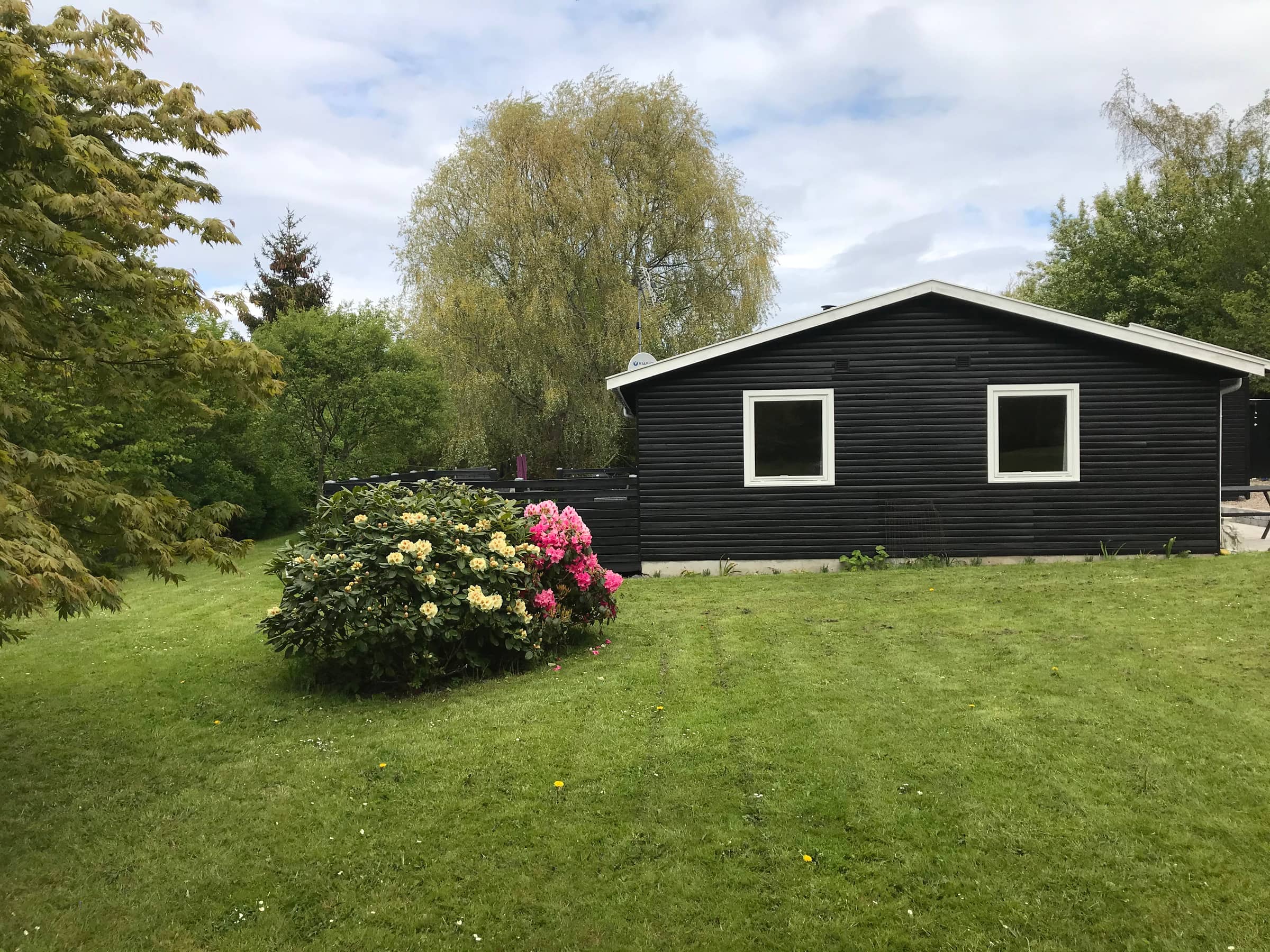 Fredeligt beliggende, hyggeligt og børnevenligt sommerhus billede 2