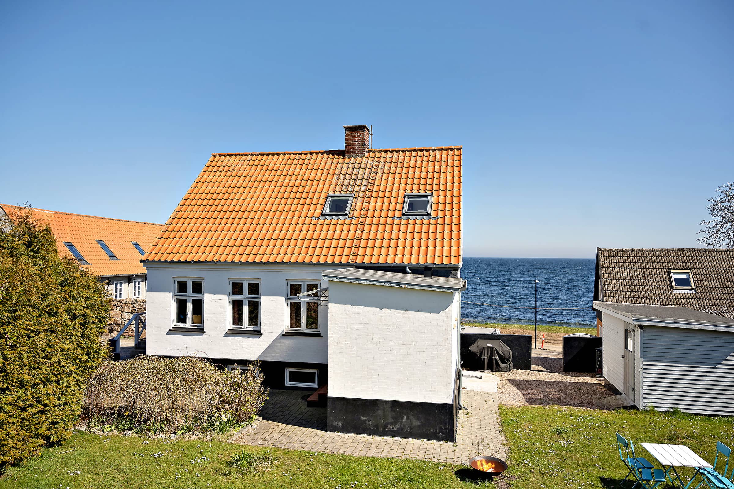 Unikt beliggende sommerhus i første række.  billede 3