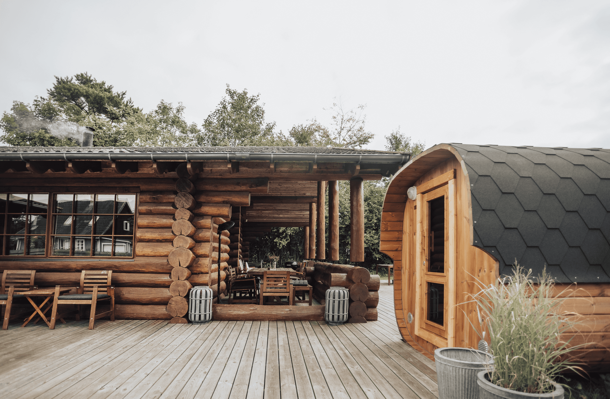 Lækkert bjælkehus nær strand og skov billede 2