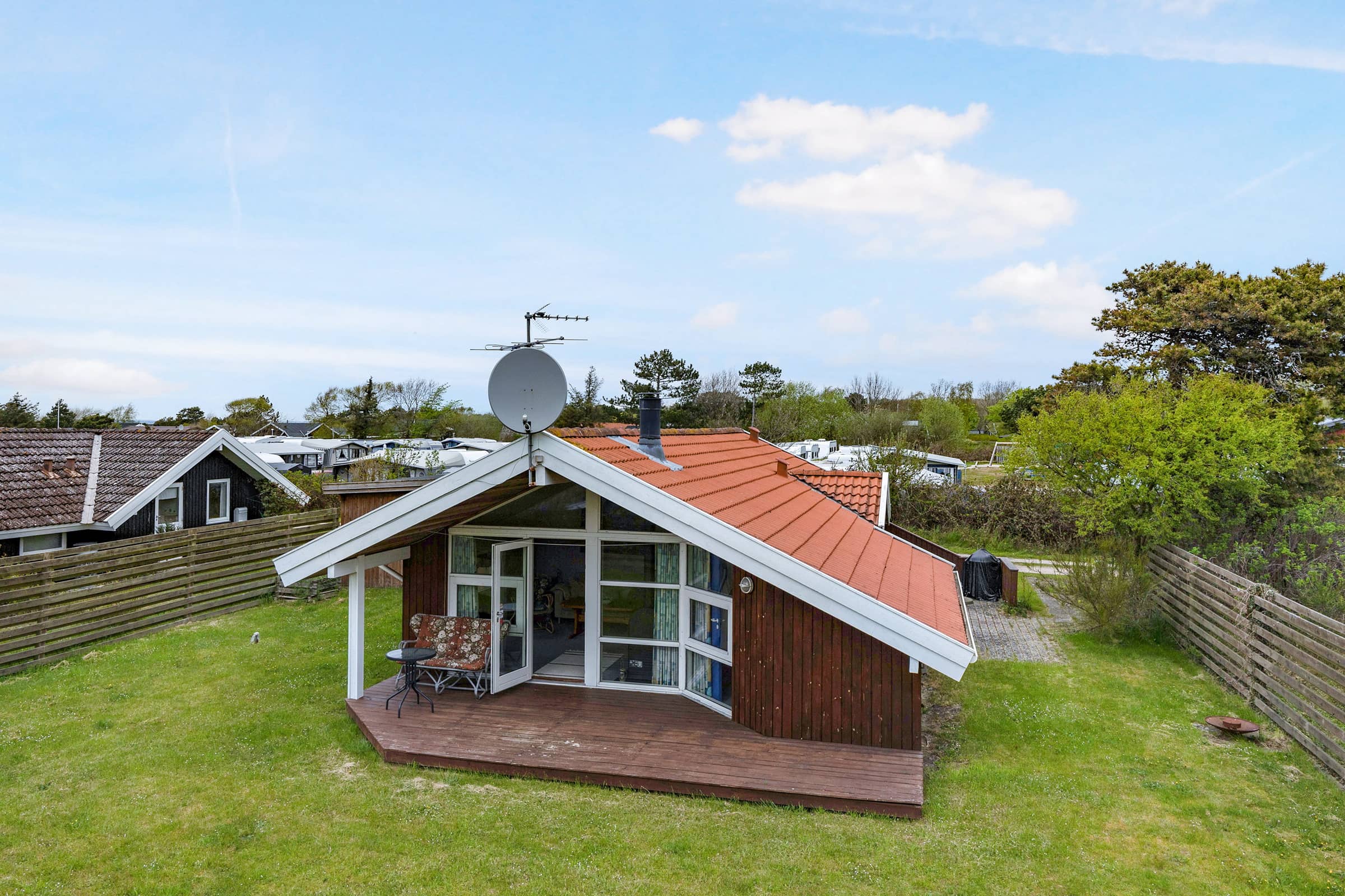 Moderne sommerhus med 200m til stranden   billede 2