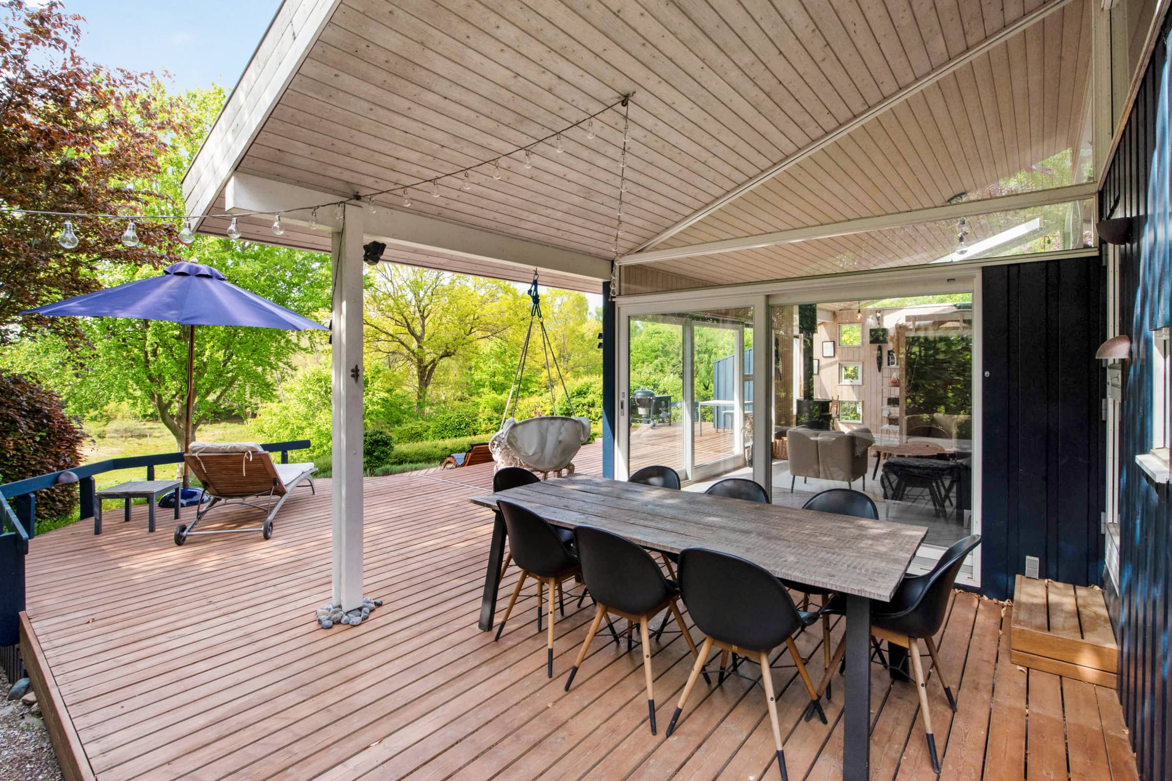 Sommerhus med stor terrasse ud til naturen billede 4