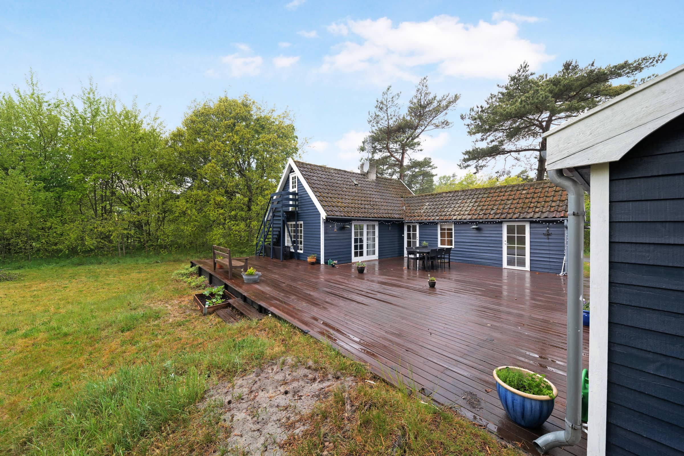 Charmerende sommerhus nær stranden billede 3