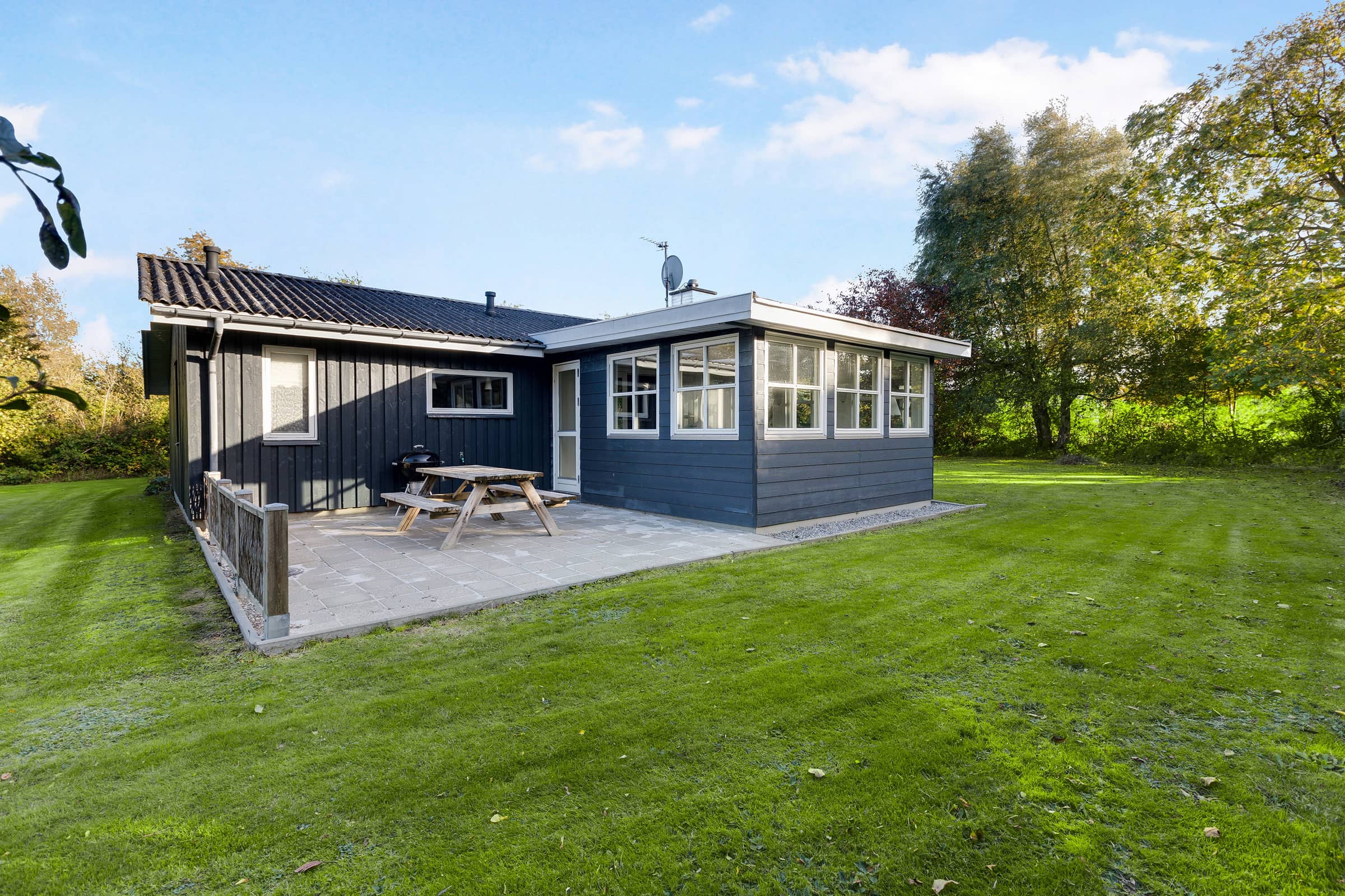 Hyggeligt sommerhus på Langeland – 300 m til hav billede 3