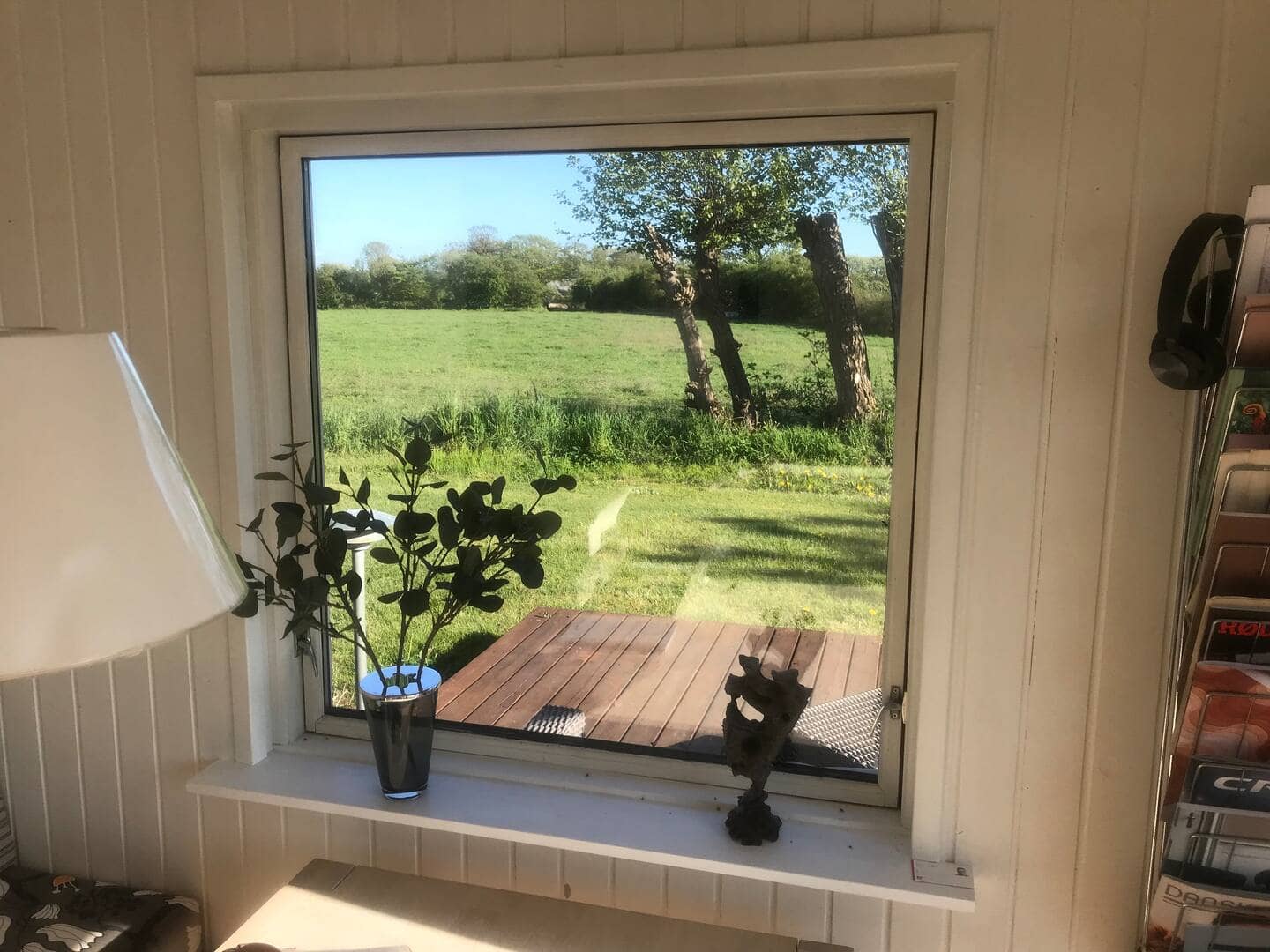 Roligt beliggende sommerhus tæt ved vandet billede 2
