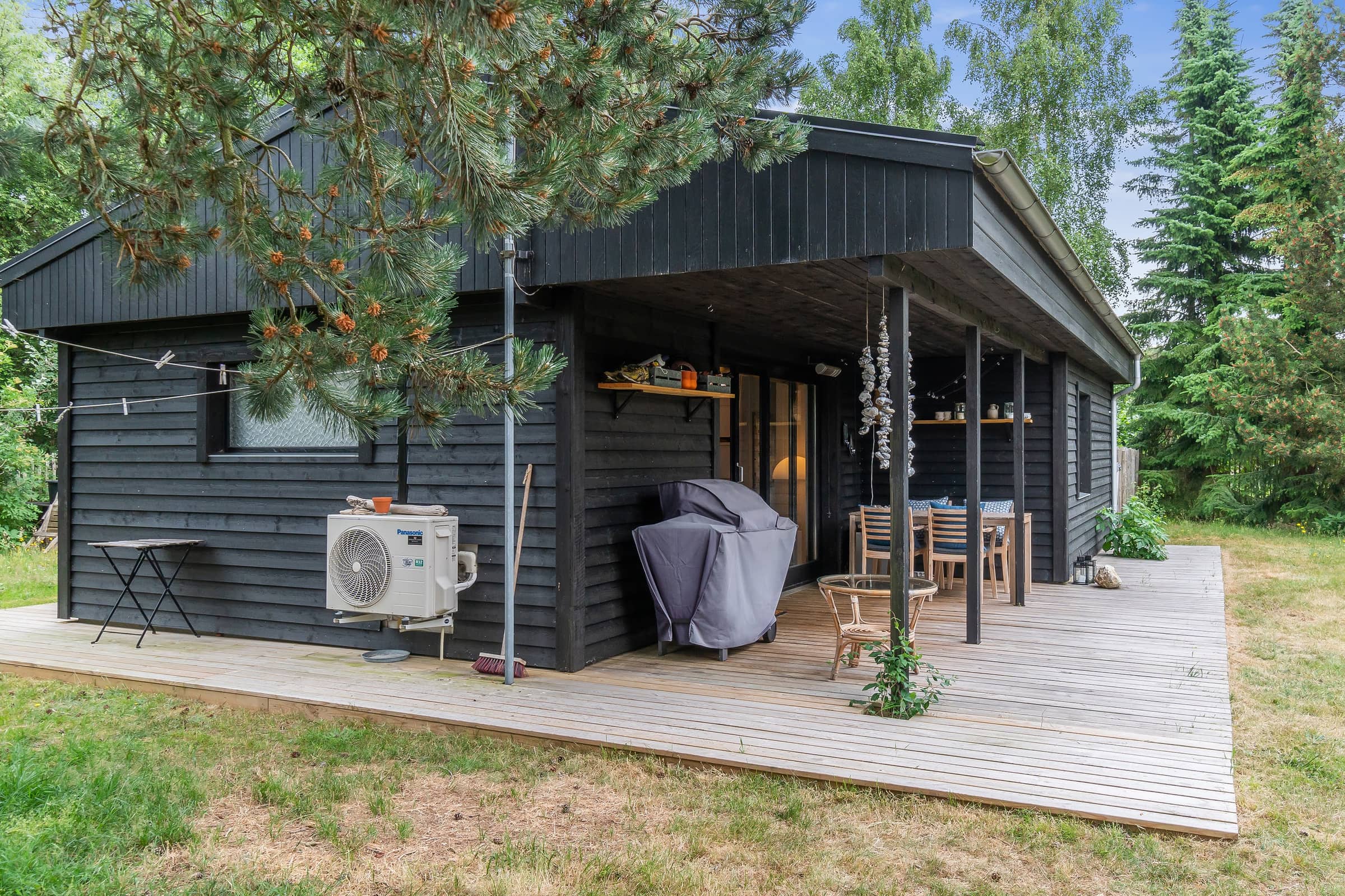 Idyllisk sommerhus nær smuk sandstrand billede 4