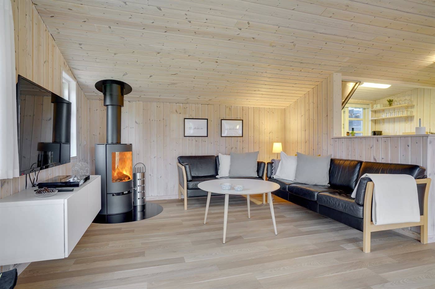 Charmerende sommerhus tæt på vand billede 2