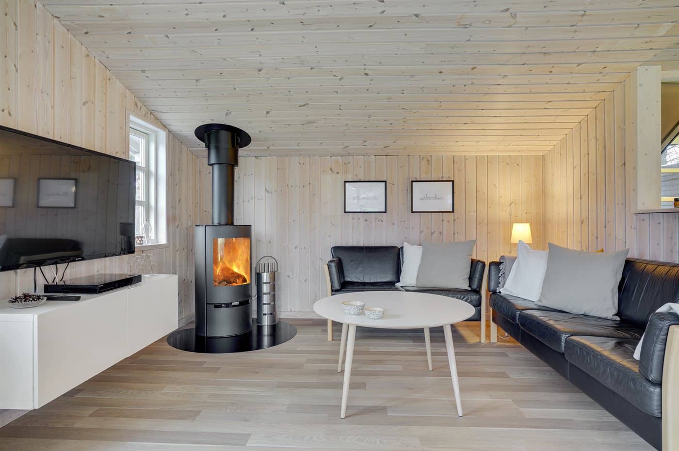 Charmerende sommerhus tæt på vand billede 3