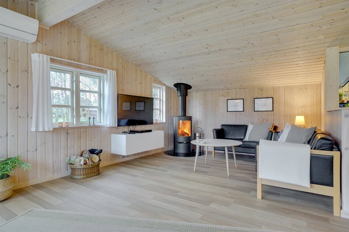 Charmerende sommerhus tæt på vand billede 4