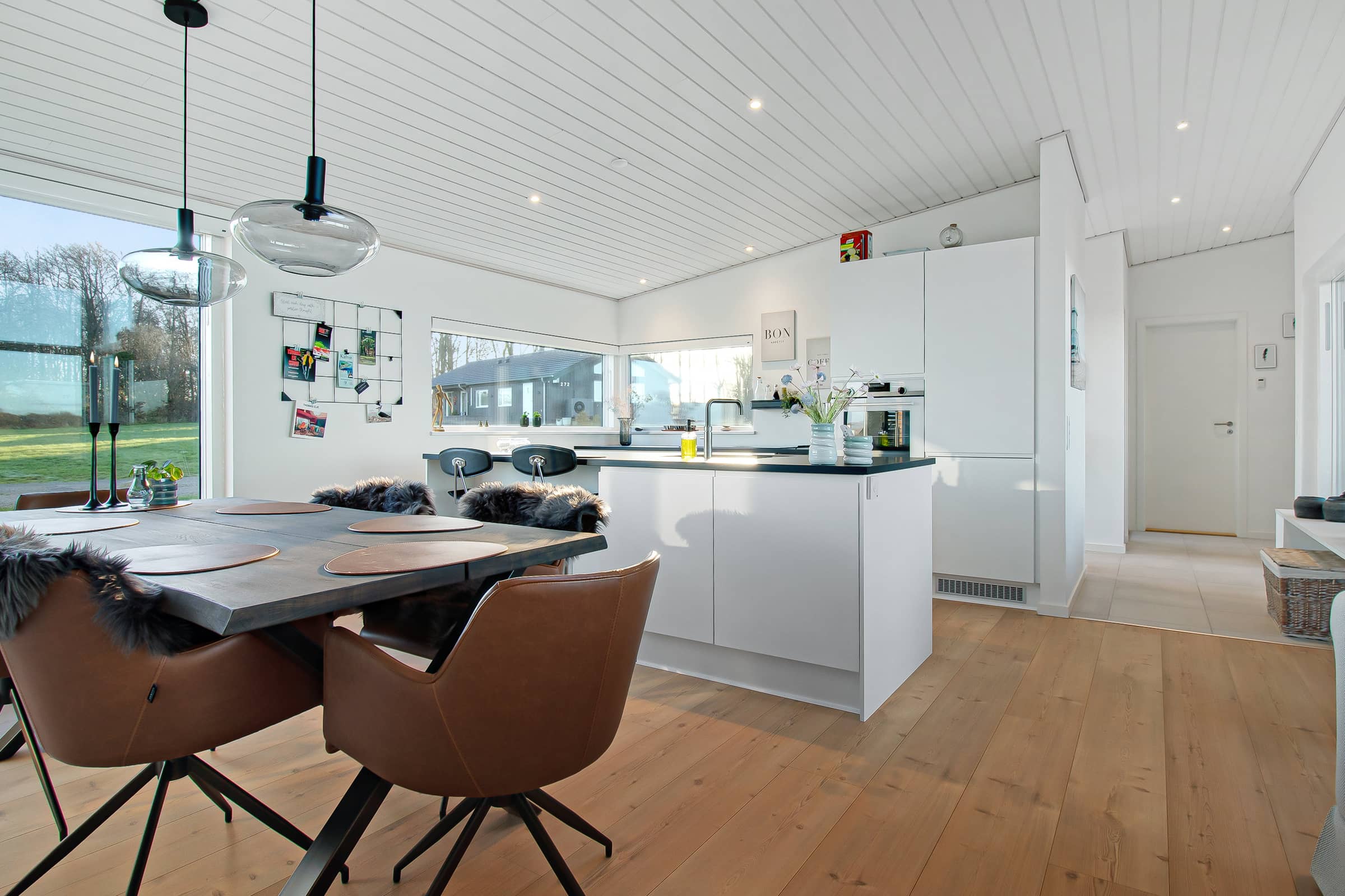 Nyt topmoderne sommerhus ved vandet billede 3