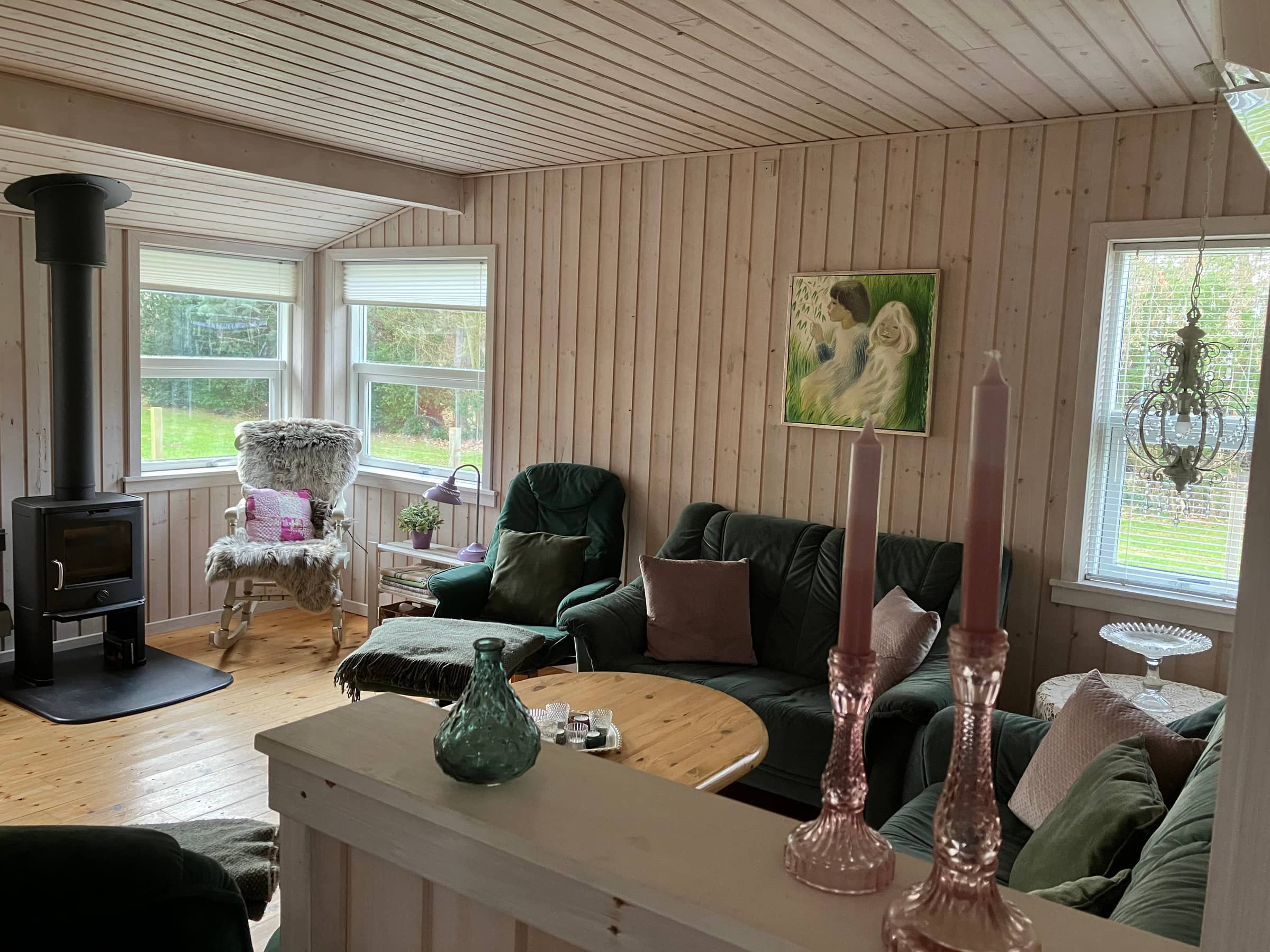 Naturskønt sommerhus med shelter og bålplads billede 4