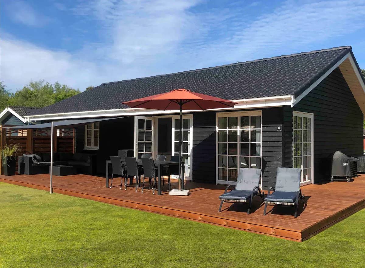 Nyt moderne sommerhus nær strand og by billede 3