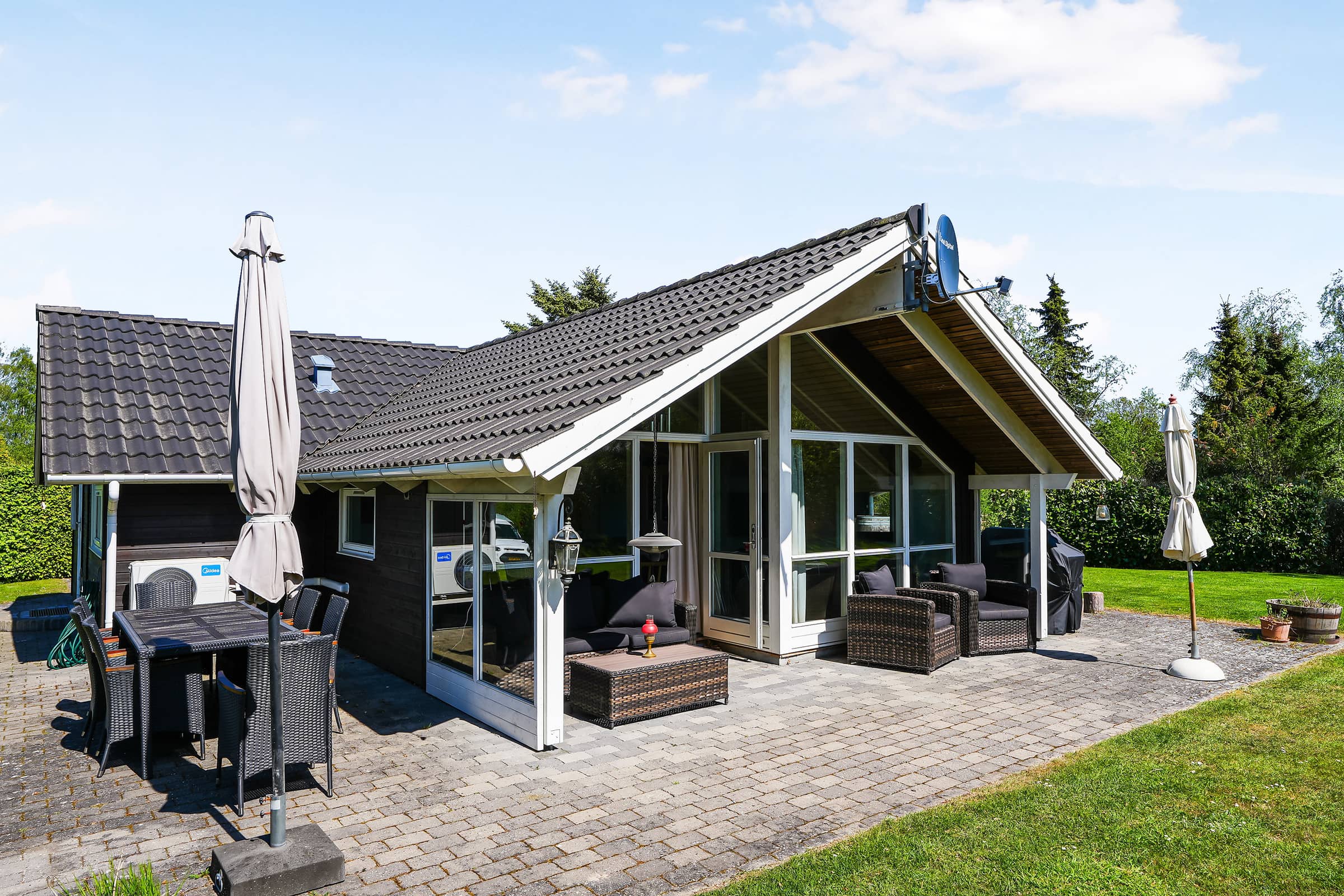 Lyst og indbydende sommerhus i Nordsjælland billede 2
