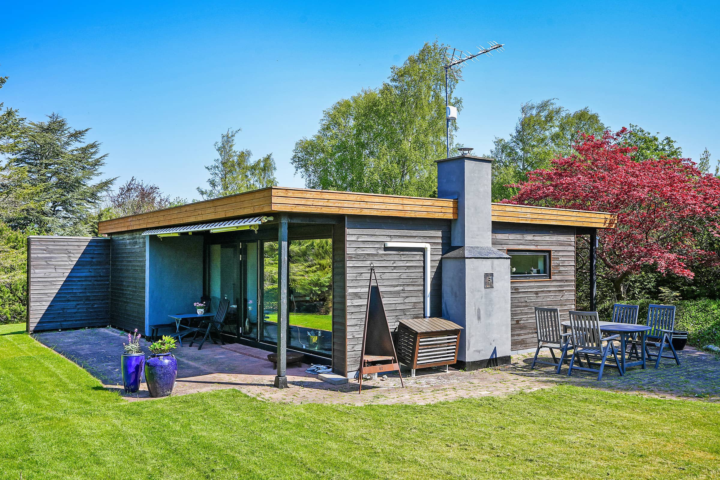 Lækkert sommerhus tæt by og strand billede 3