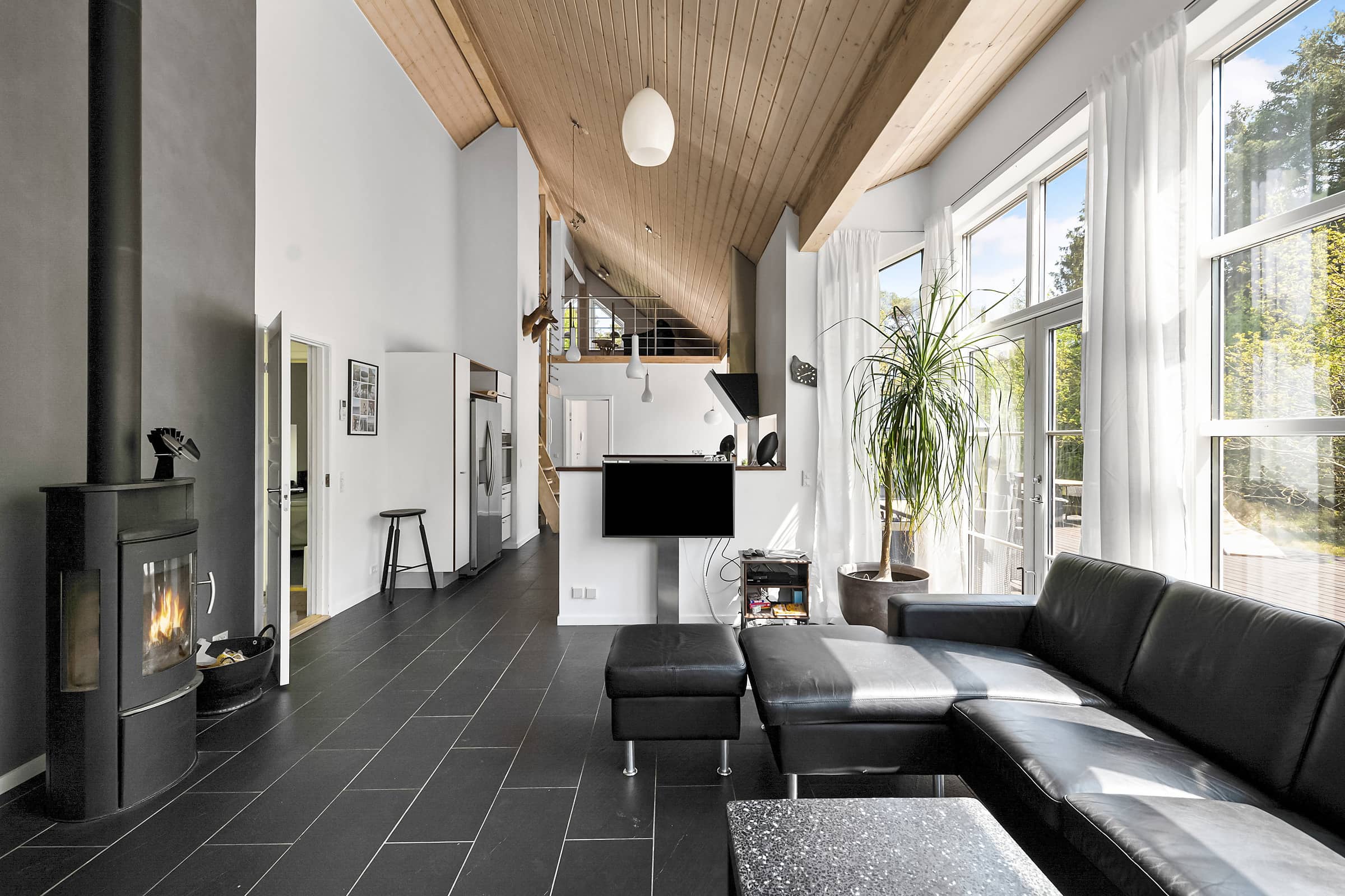 Lækkert feriehus på en dejlig naturgrund billede 5