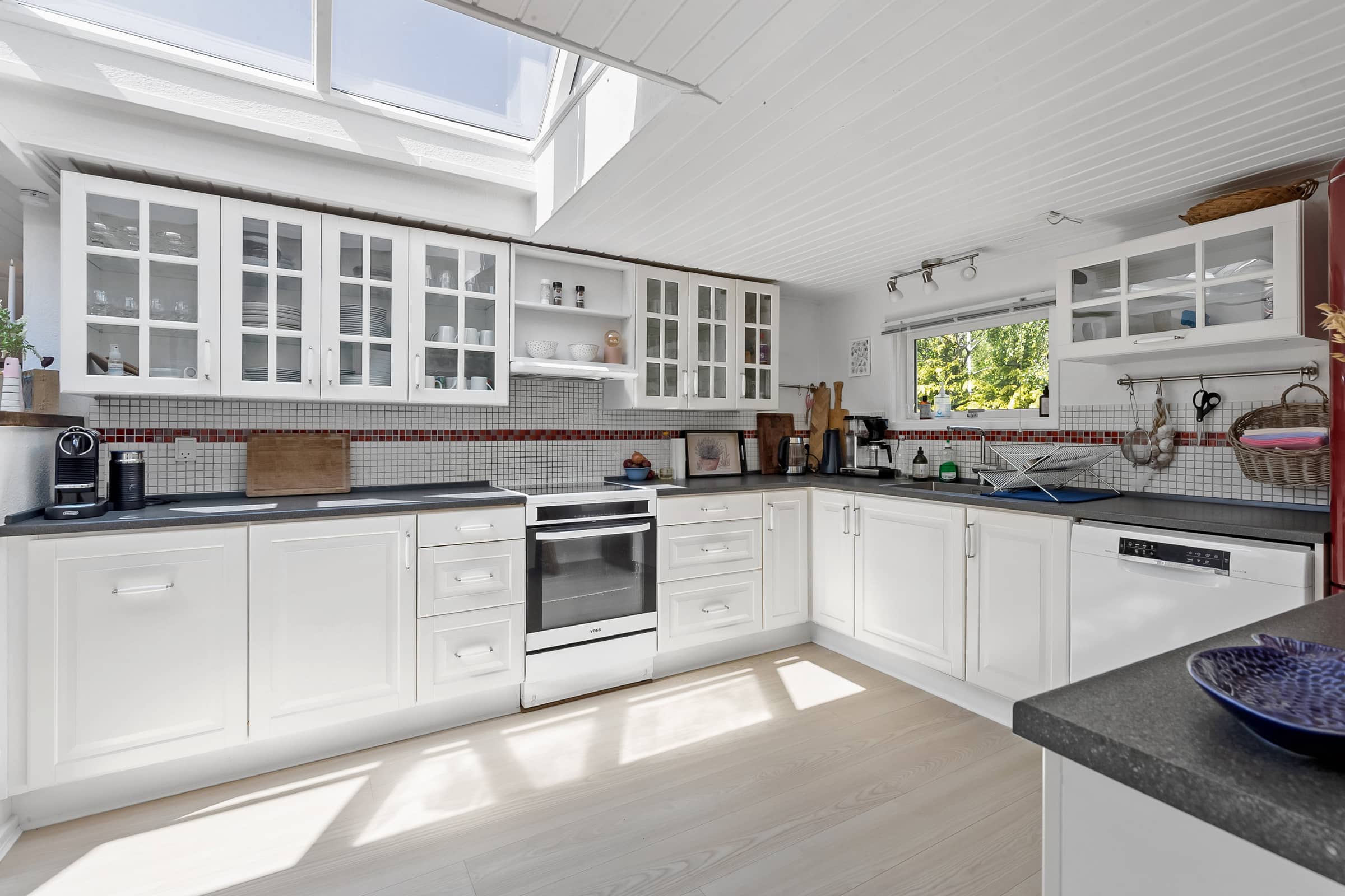 Unikt sommerhus i rolige omgivelser billede 3