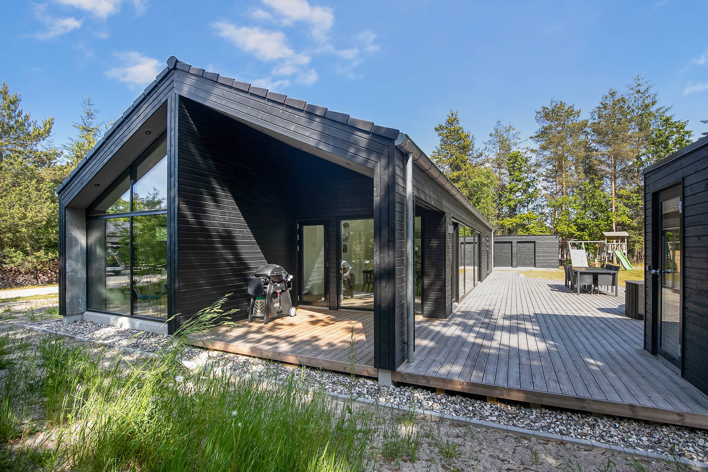 Nybygget sommerhus fuld af luksus billede 3
