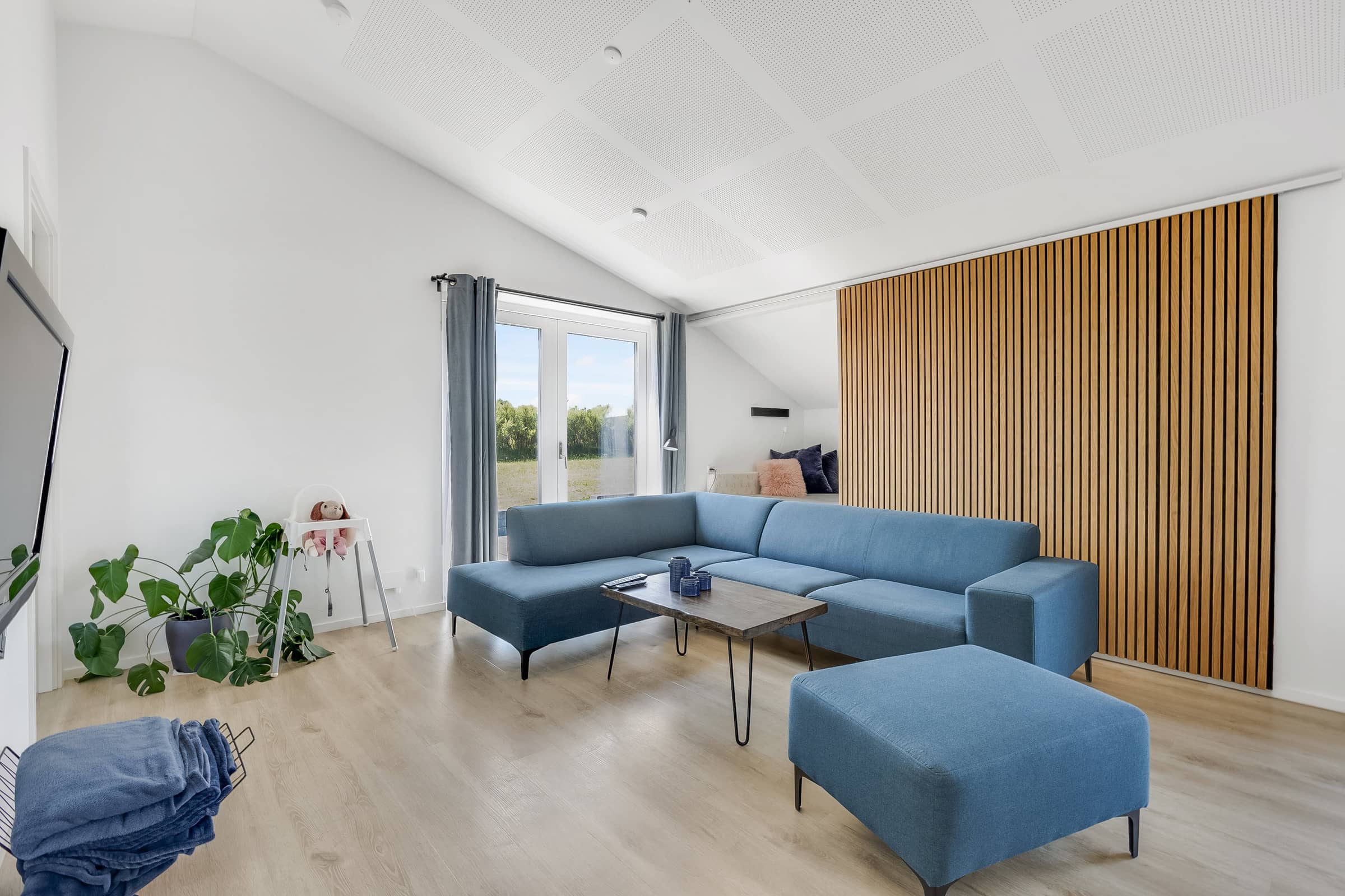 Nyt og moderne sommerhus med spabad billede 3