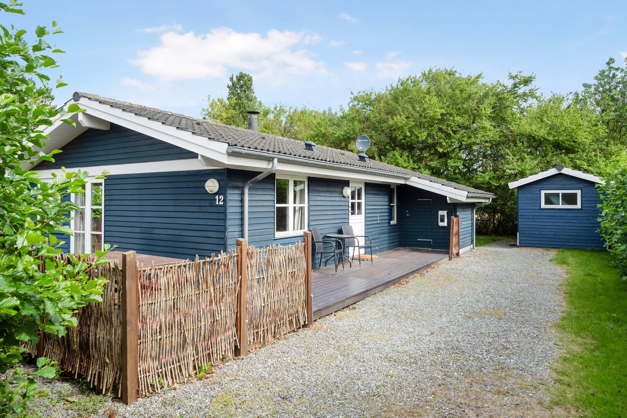 Hyggeligt sommerhus i roligt område tæt på strand billede 2