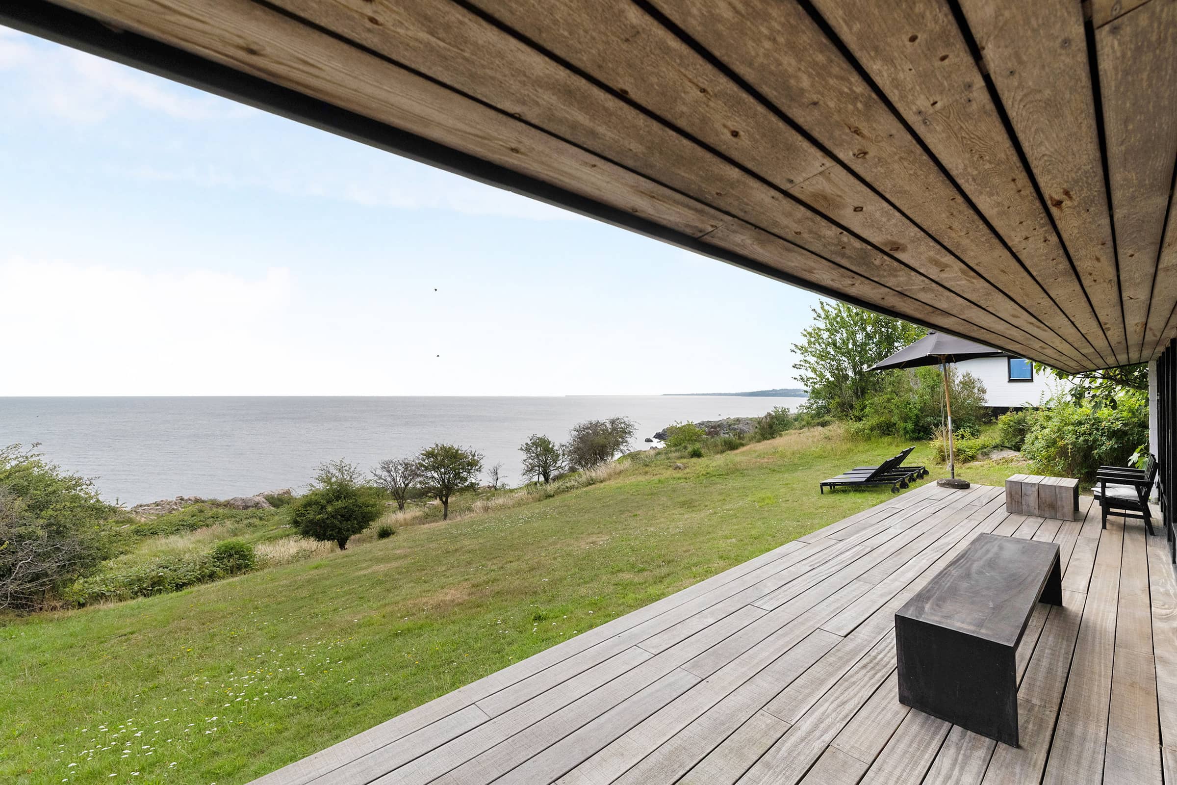 Arkitekttegnet sommerhus med havudsigt billede 2