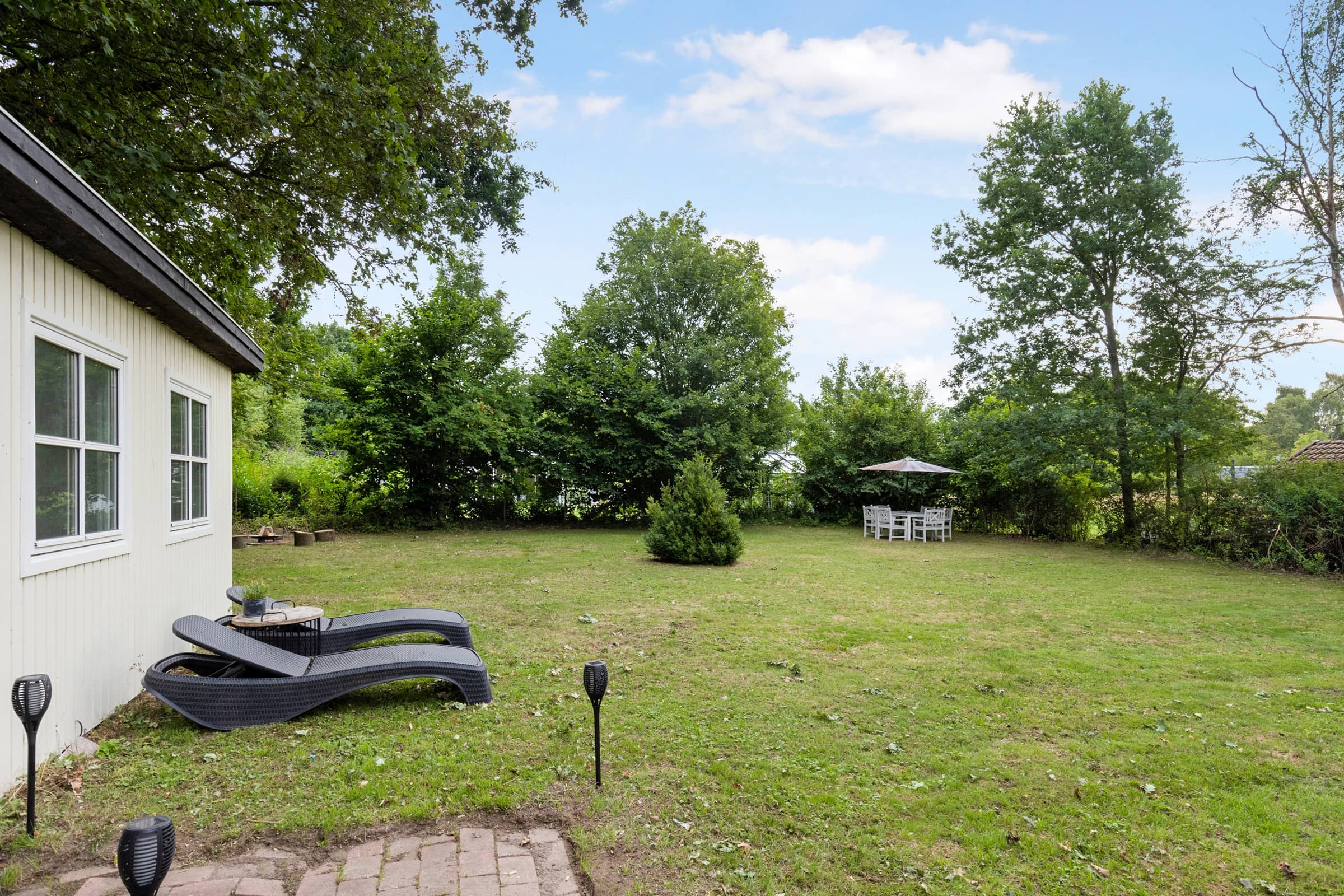 Nyrenoveret sommerhus midt i skoven billede 5