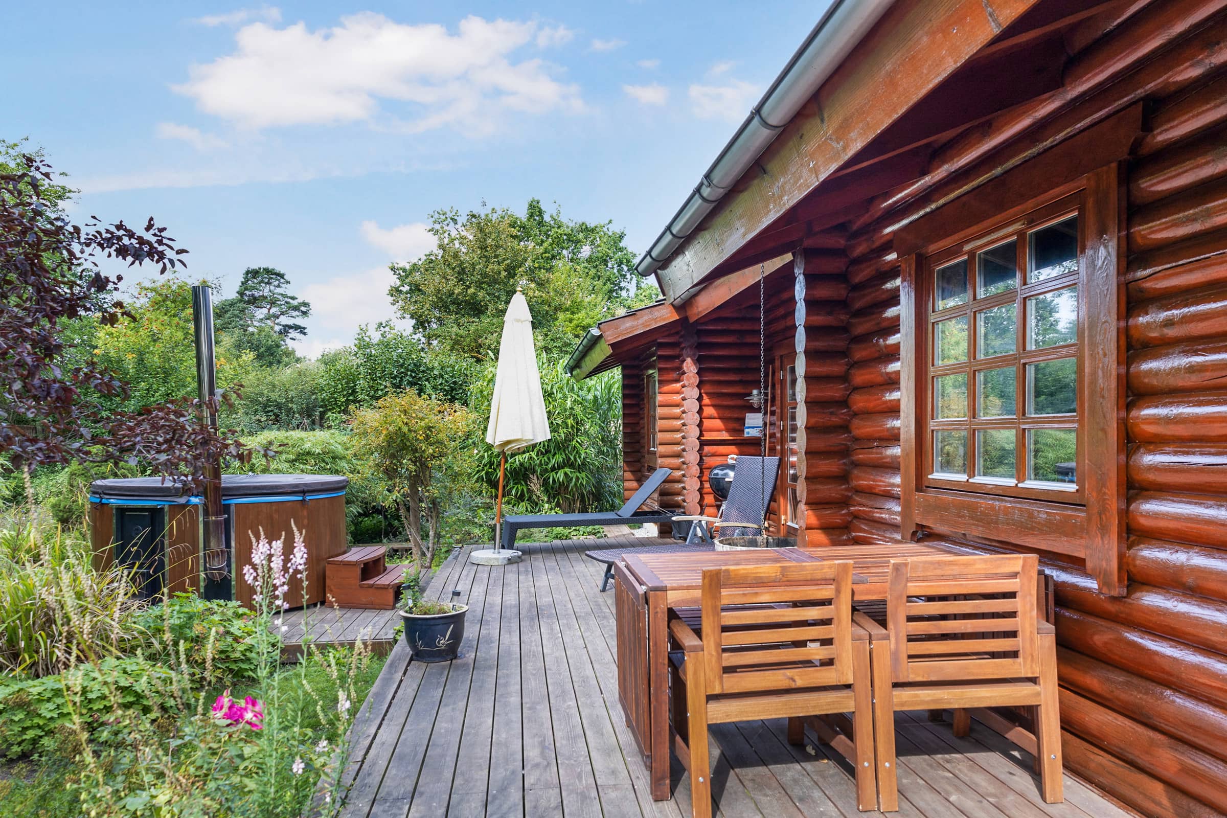 Charmerende sommerhus med vildmarksbad billede 3