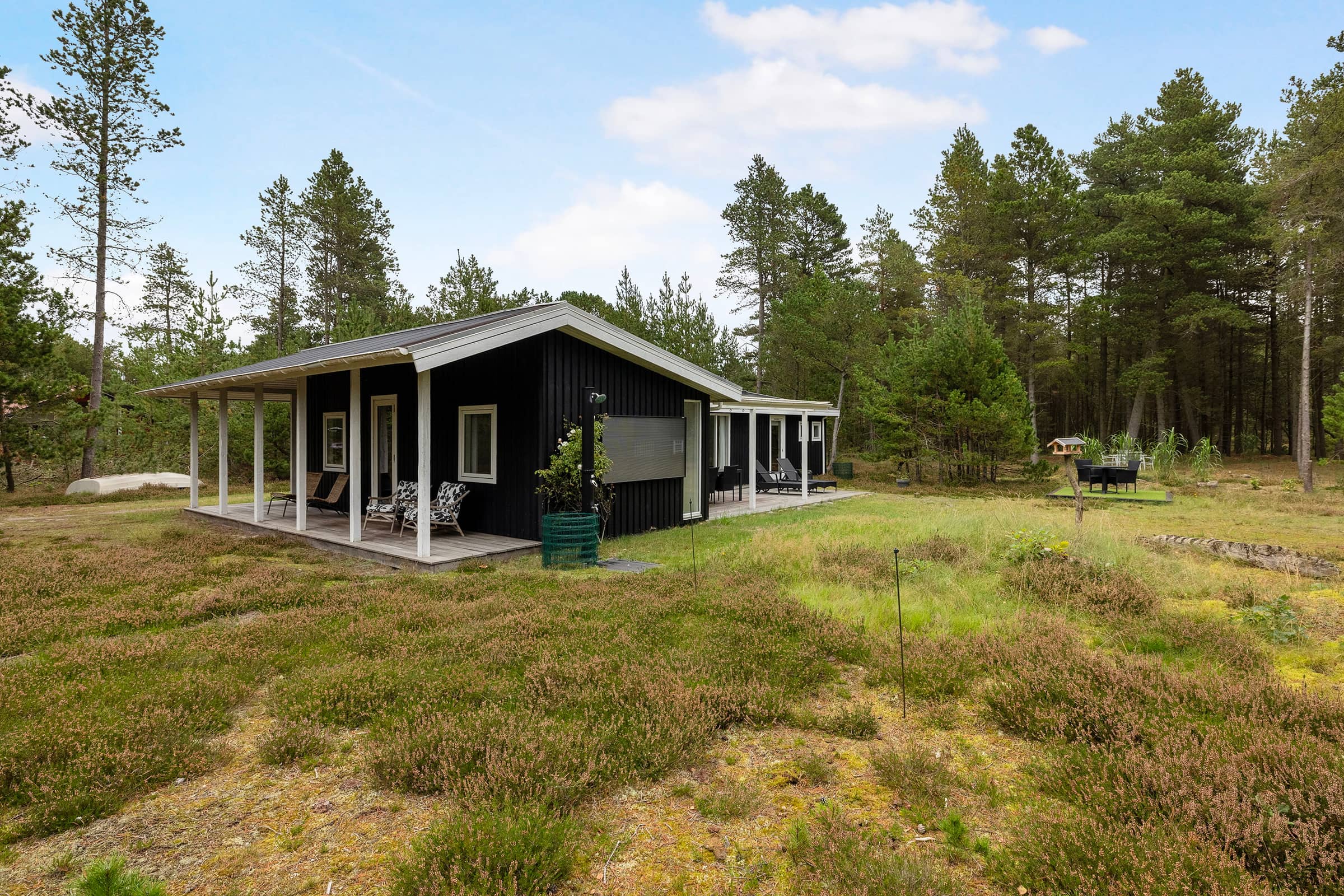 Skønt sommerhus med idyllisk skovbeliggenhed billede 3