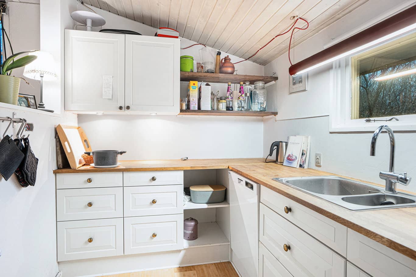 Skønt beliggende sommerhus i Dronningmølle billede 3