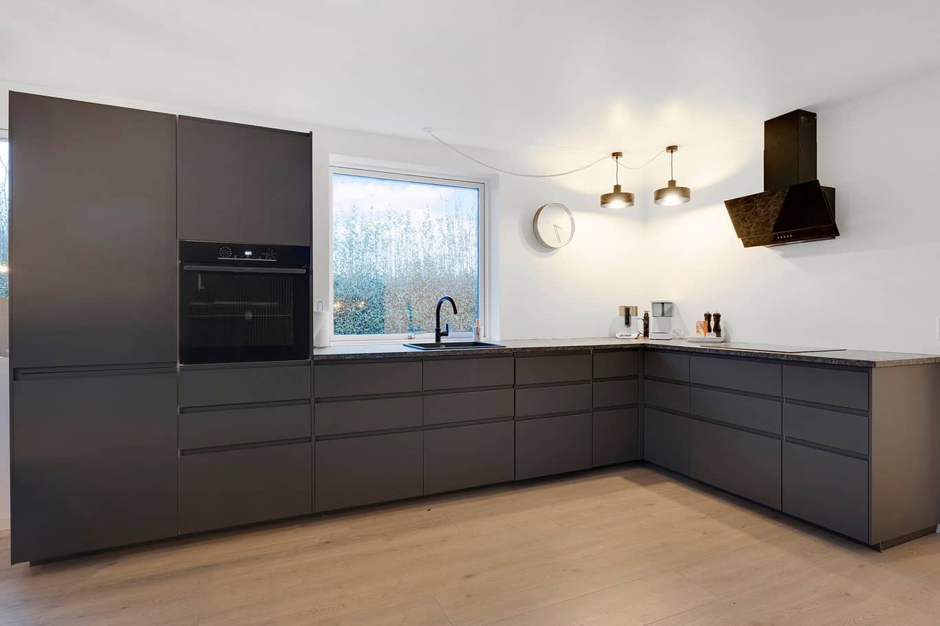 Flot ny-renoveret sommerhus, 300 meter fra vandet billede 3