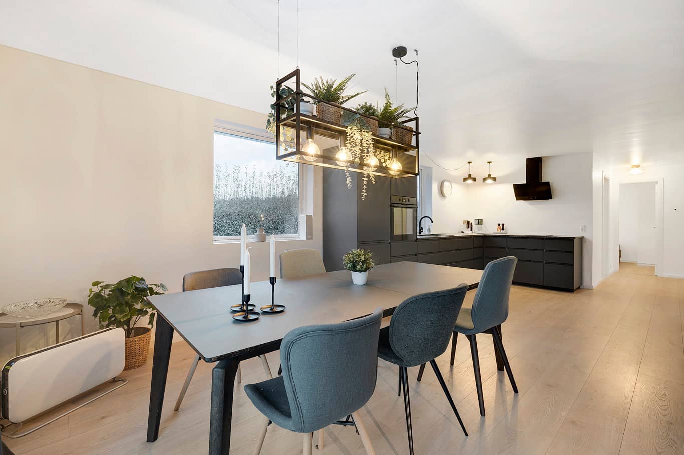 Flot ny-renoveret sommerhus, 300 meter fra vandet billede 2