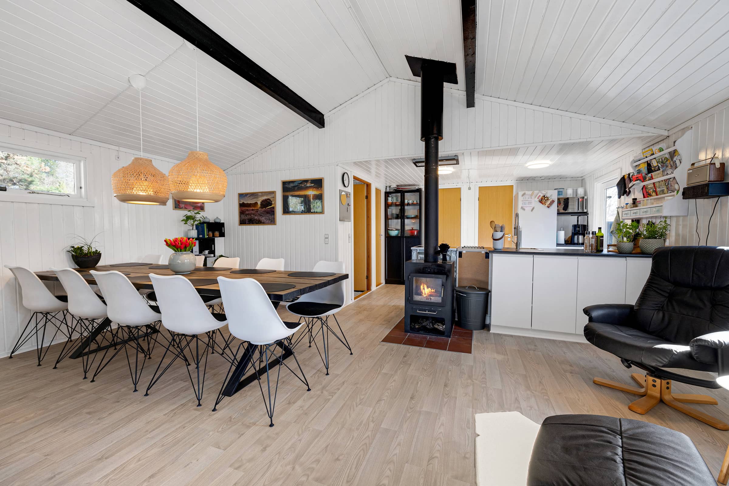 Hyggeligt sommerhus, der ligger utrolig naturskøn billede 5
