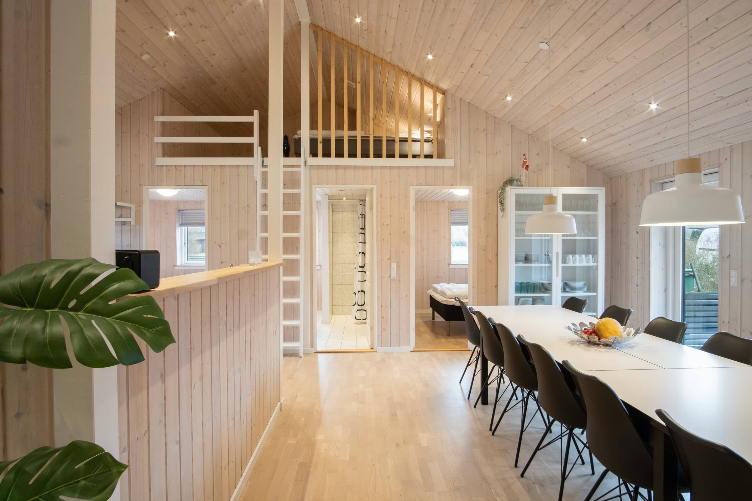 Flot og moderne sommerhus i Pøt med spa og sauna billede 5