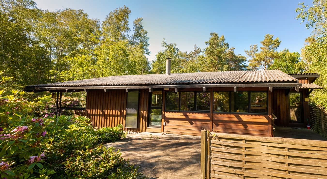 Arkitekttegnet sommerhus fra 1976 nær sandstrand billede 2