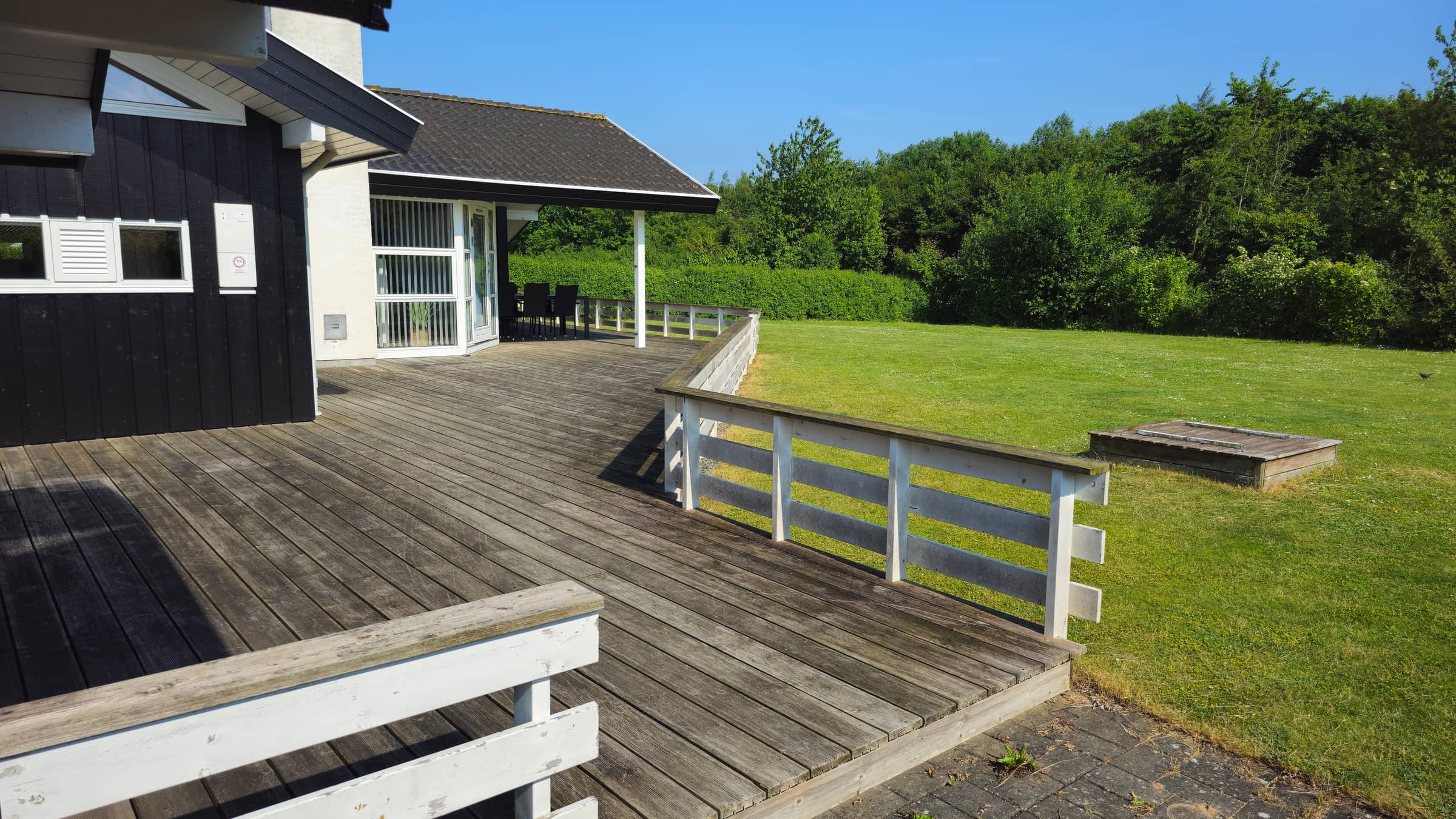 Hyggeligt og moderne sommerhus med alt i udstyr billede 4