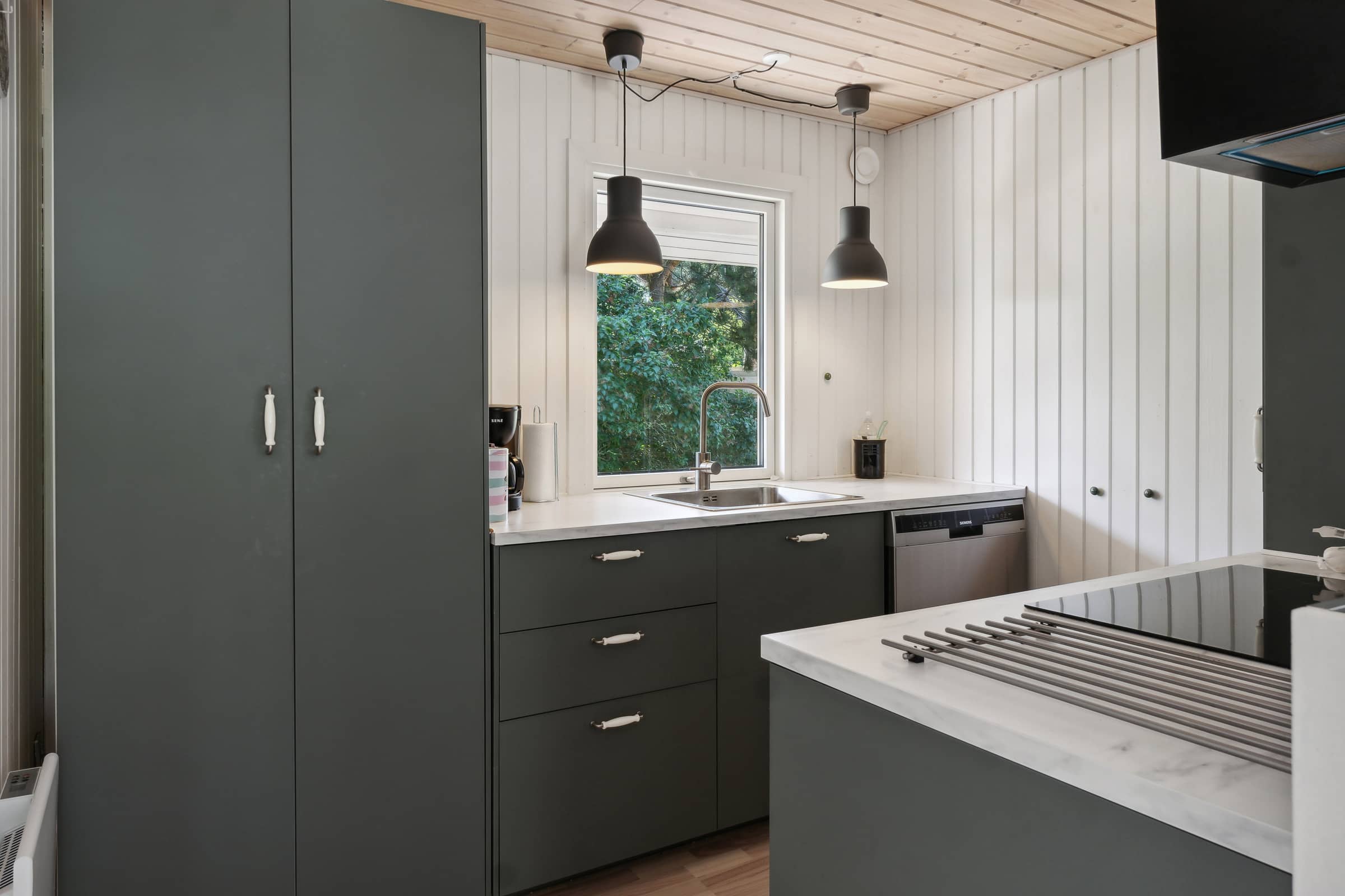 Hyggeligt sommerhus med vildmarksbad billede 5