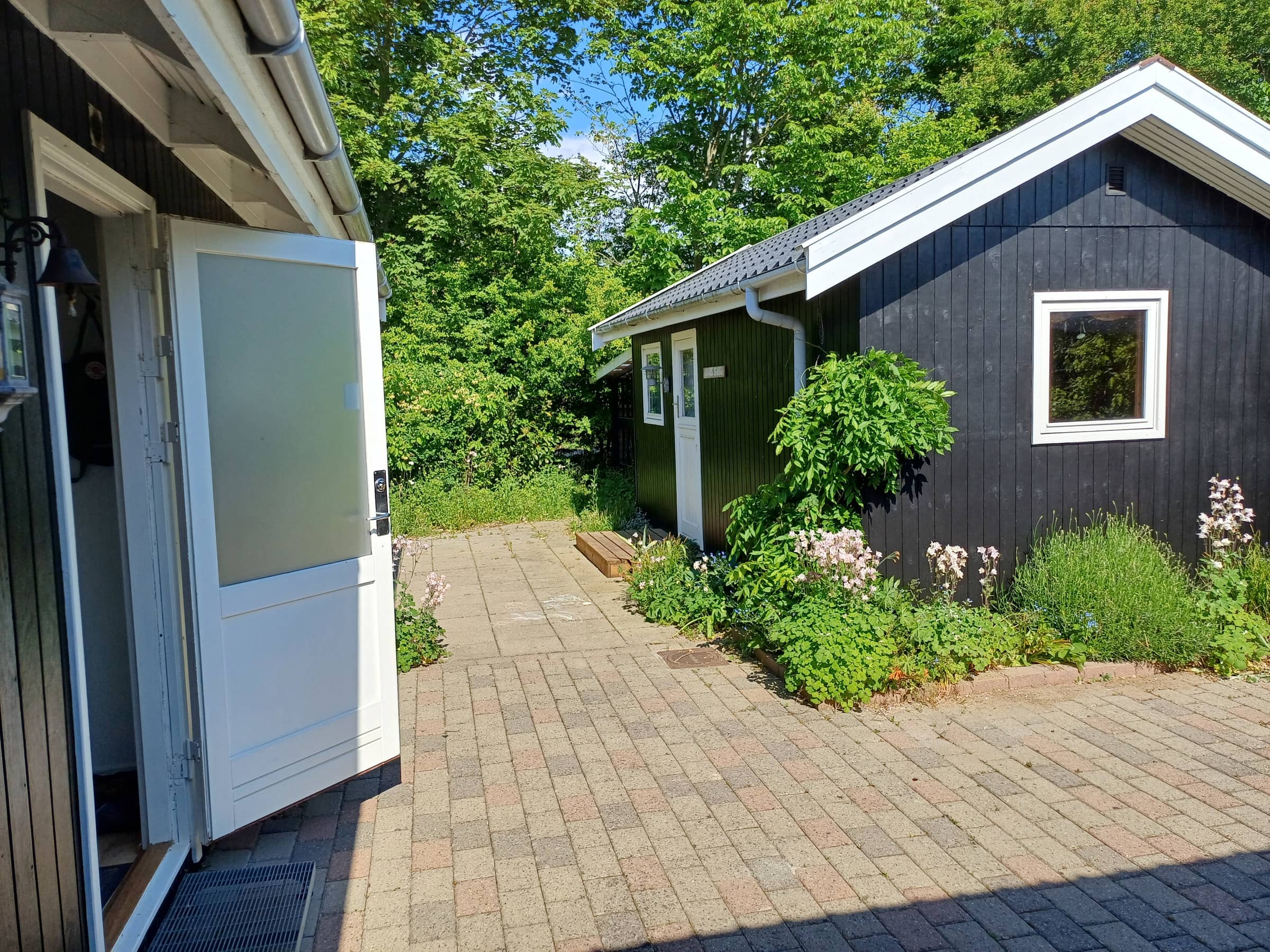 Hyggeligt sommerhus med vildmarksbad billede 4