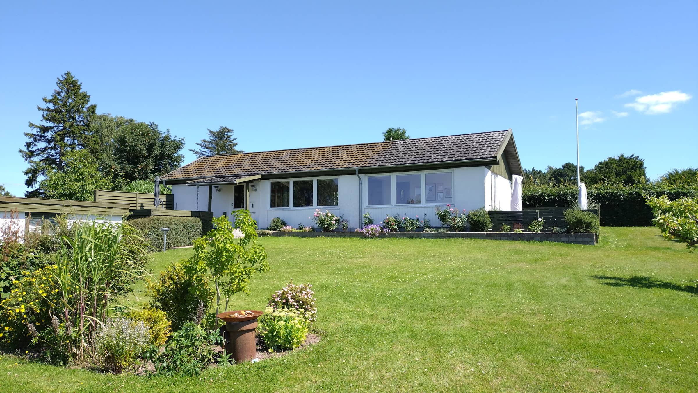 Hyggeligt sommerhus med fantastisk udsigt! billede 2