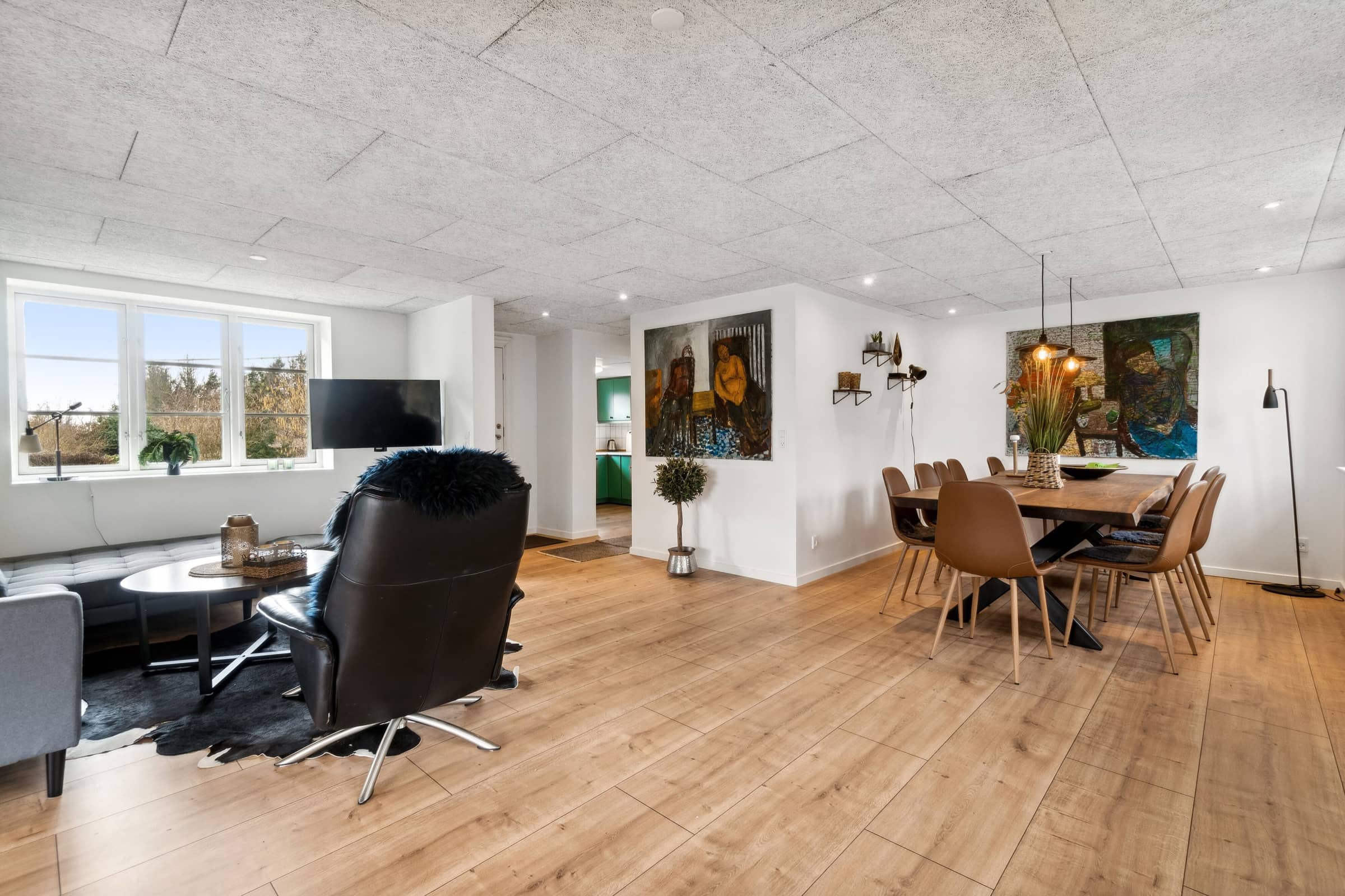 Moderne hus i Aakirkeby med plads til afslapning billede 5