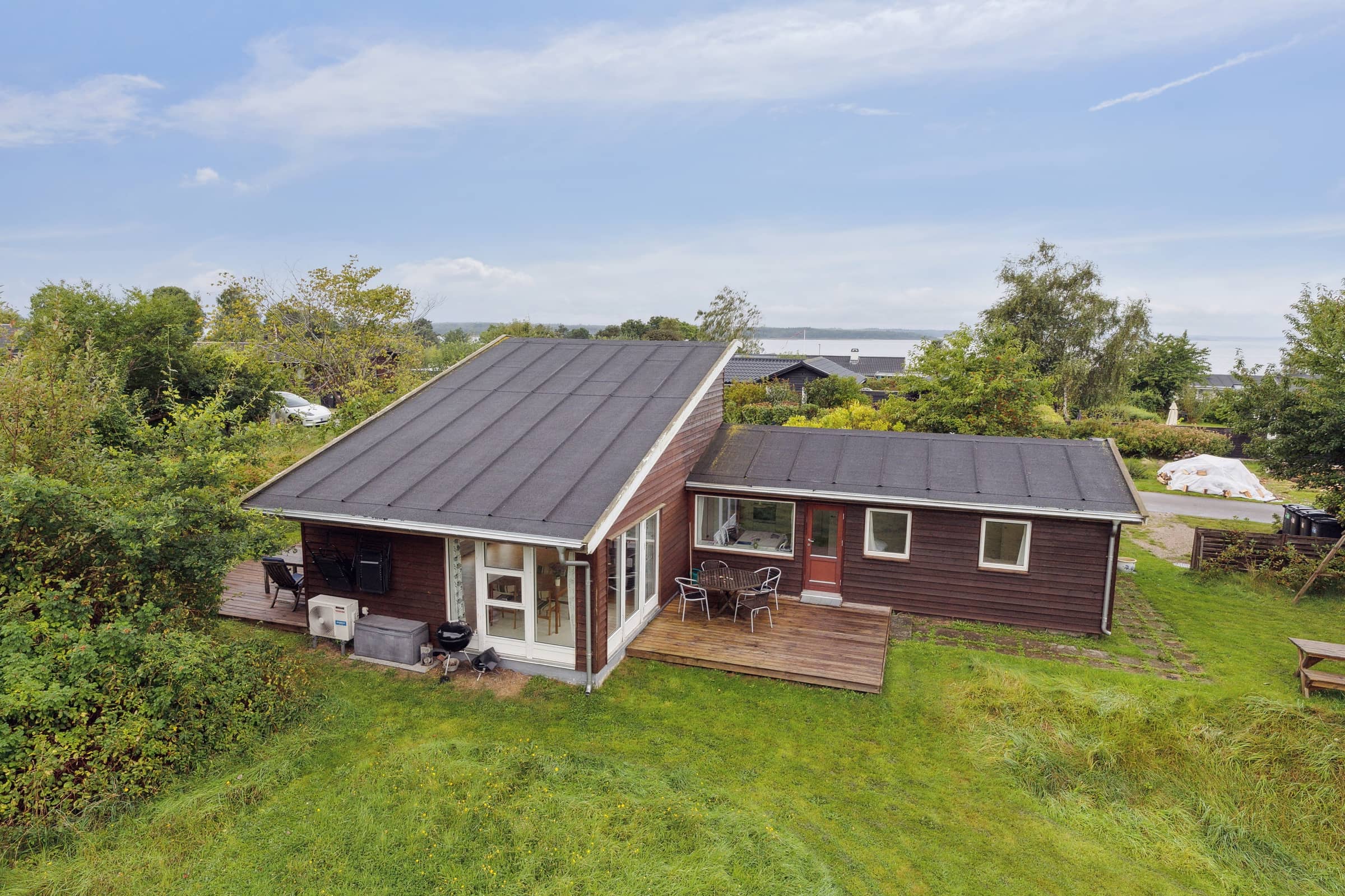 Familievenligt sommerhus med udsigt over fjorden billede 3