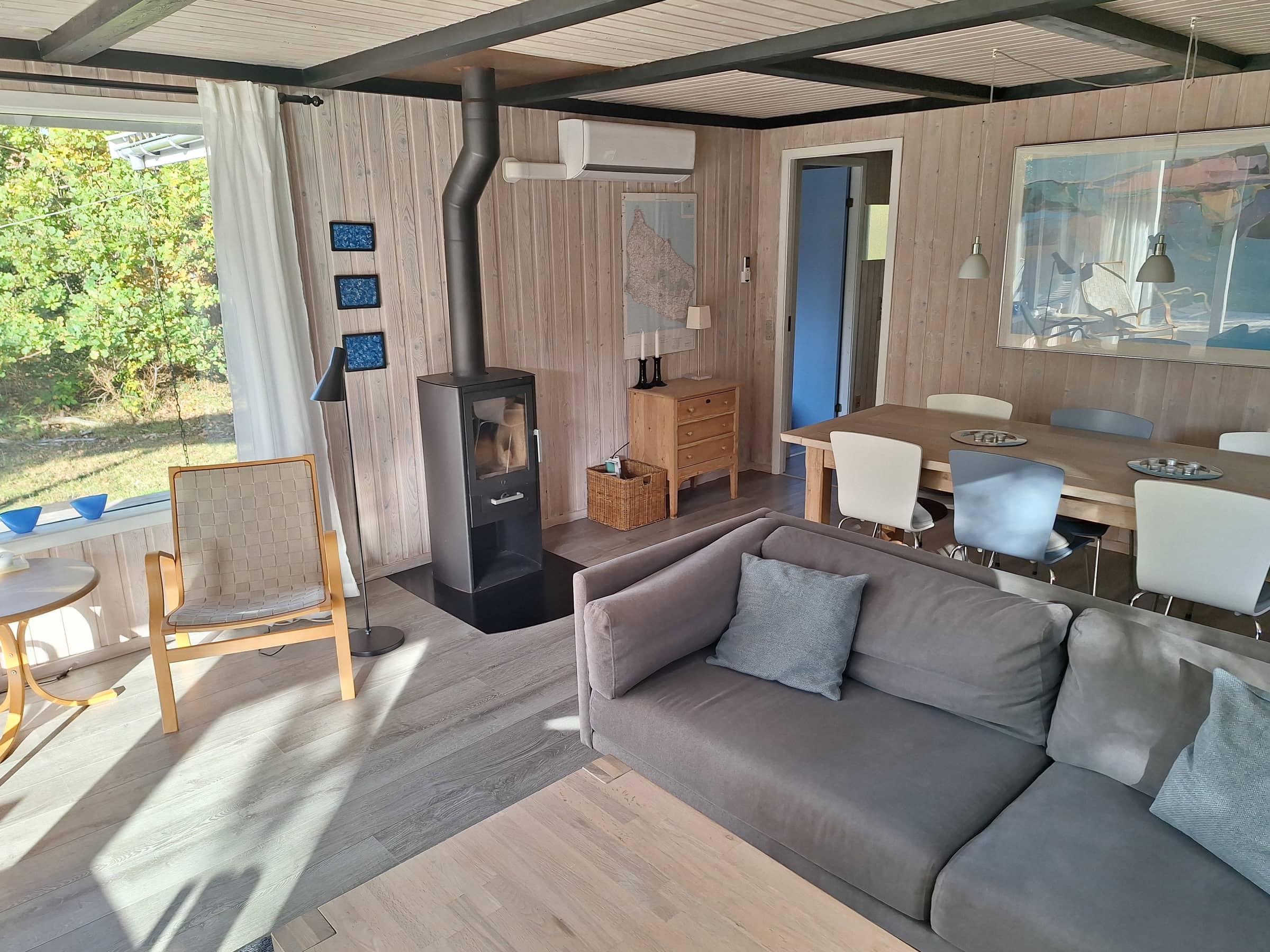Skønt familiesommerhus nær børnevenlig strand billede 4