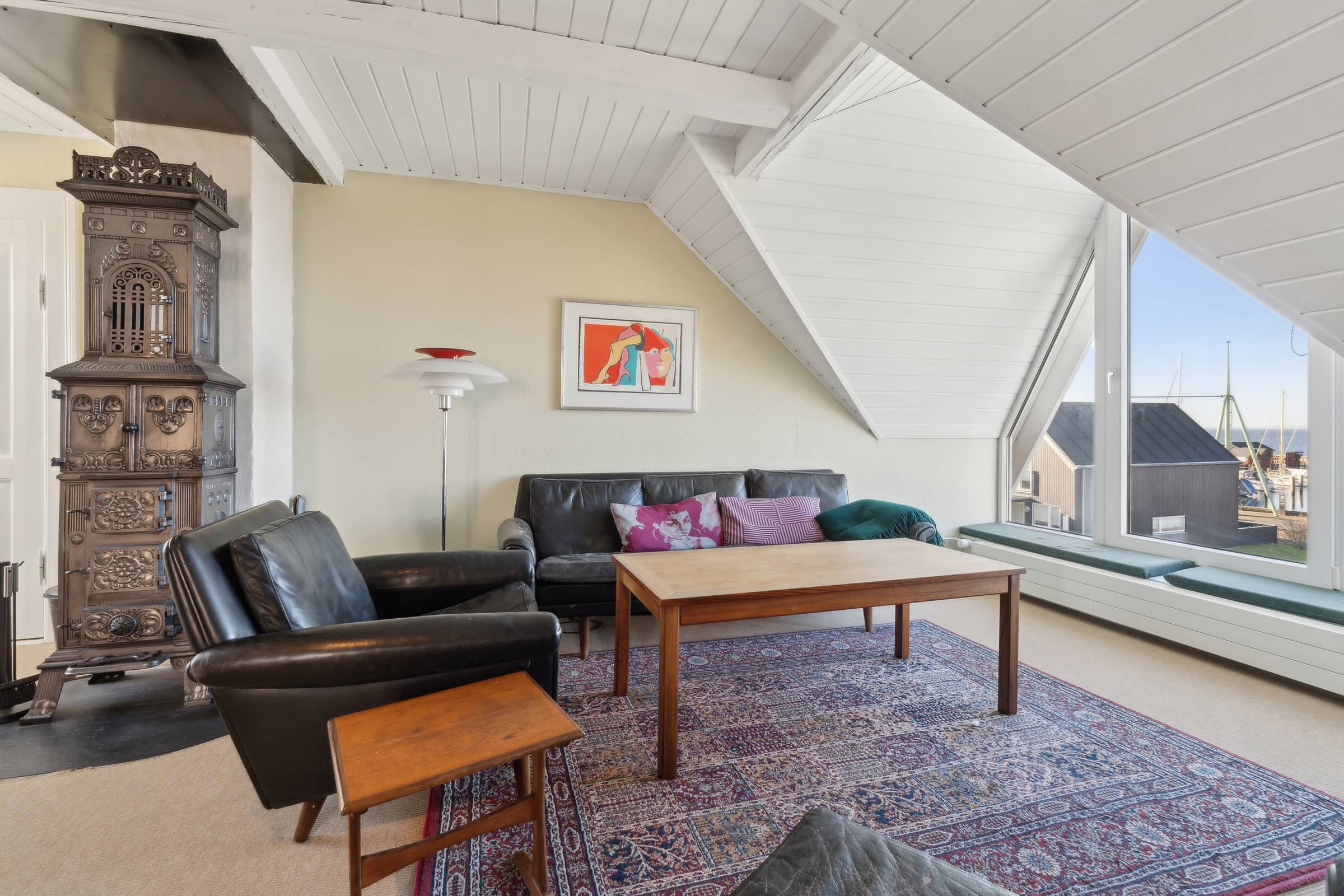 Sommerhus med udsigt over havn og hav billede 3