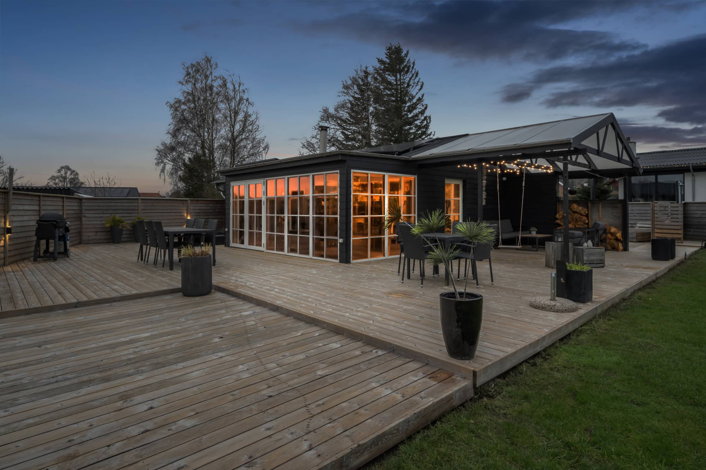 Super hyggeligt sommerhus i nordisk stil i Høll billede 2