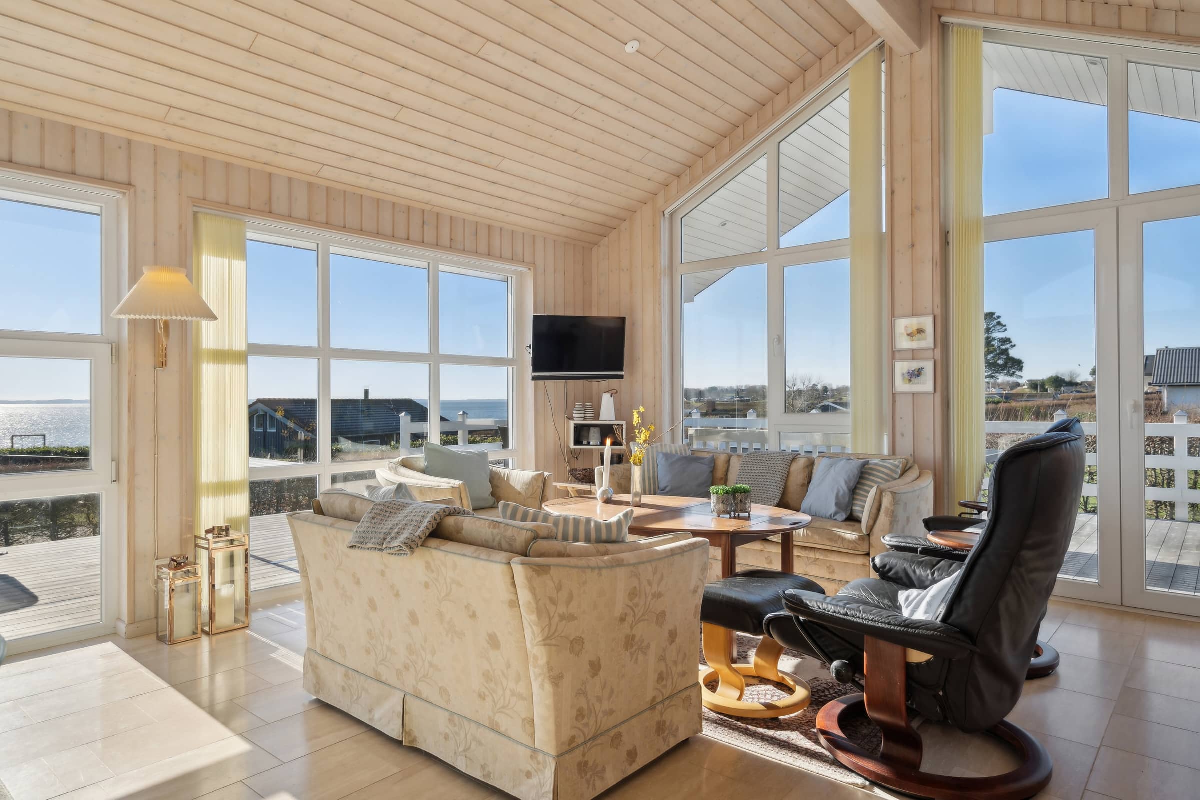 Dejligt sommerhus med havnudsigt billede 5