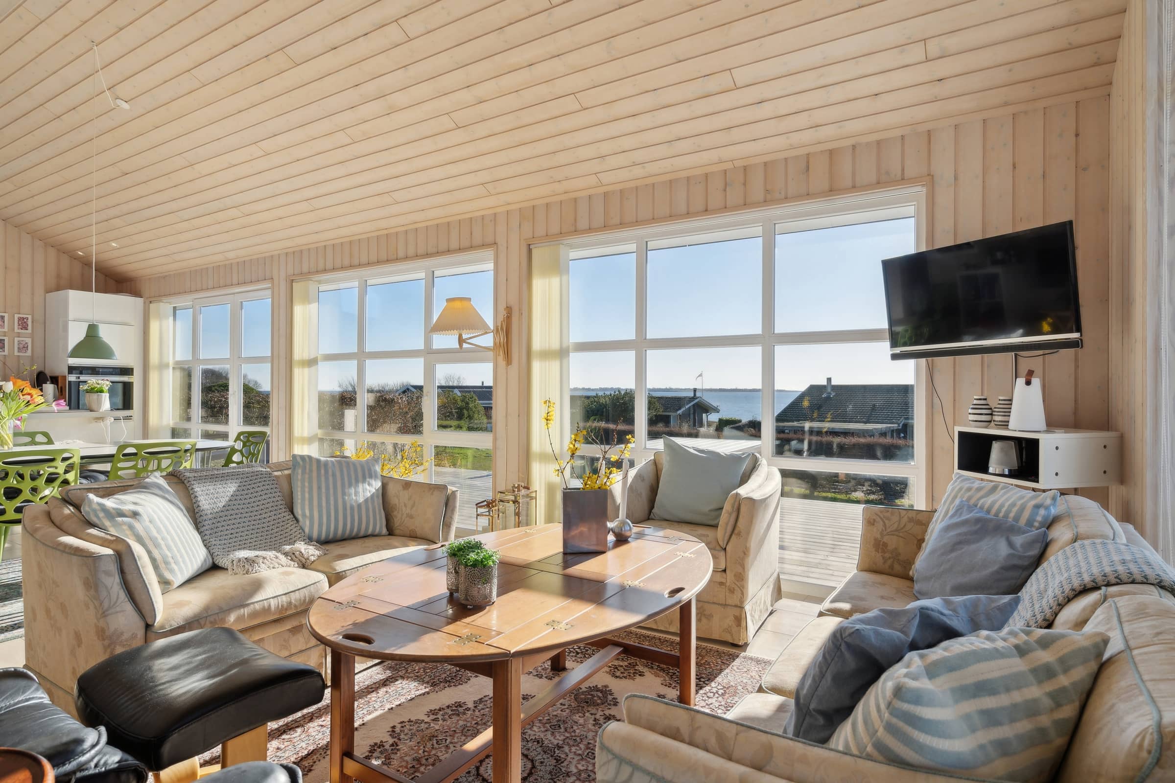 Dejligt sommerhus med havnudsigt billede 3