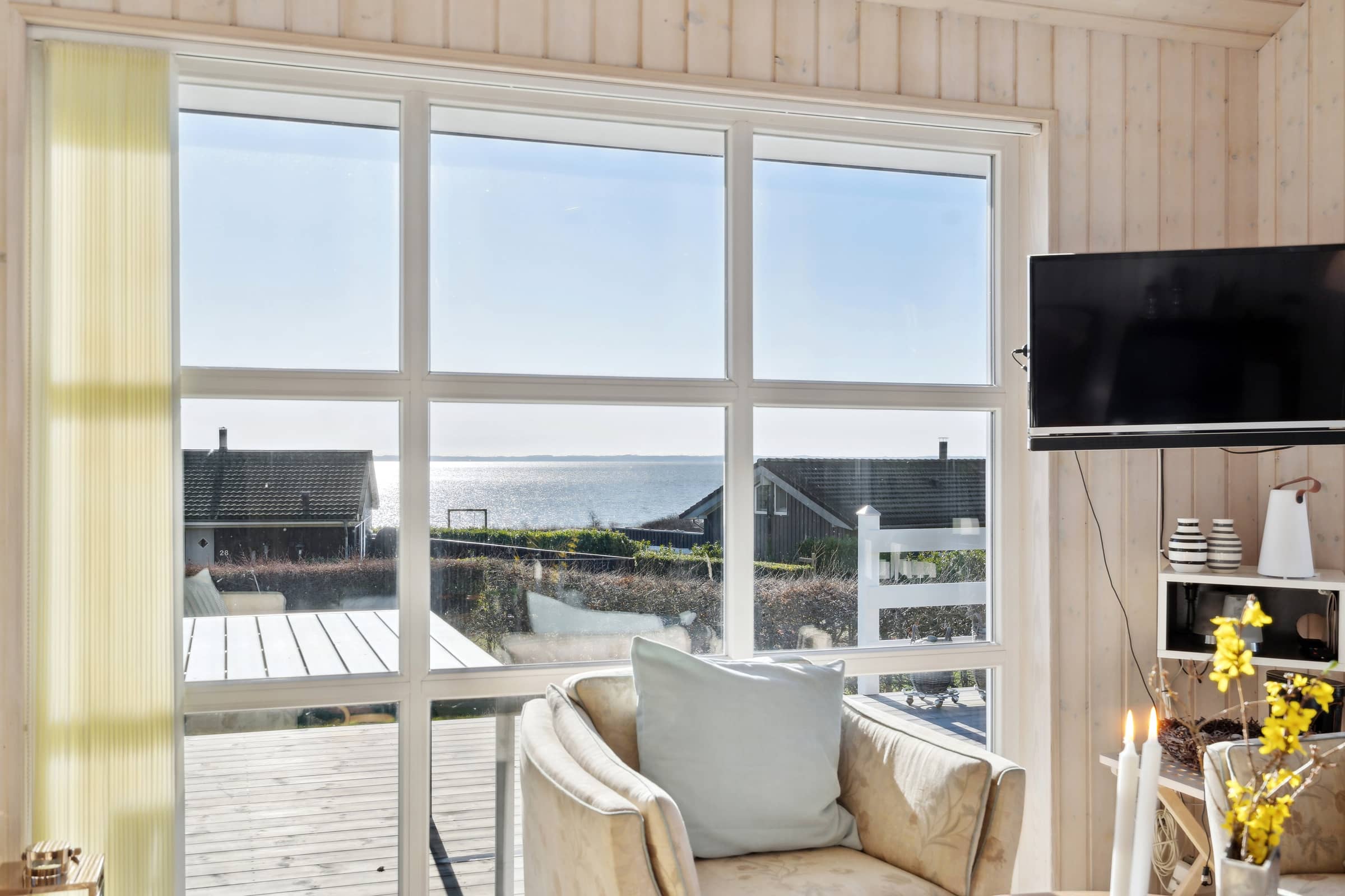 Dejligt sommerhus med havnudsigt billede 4