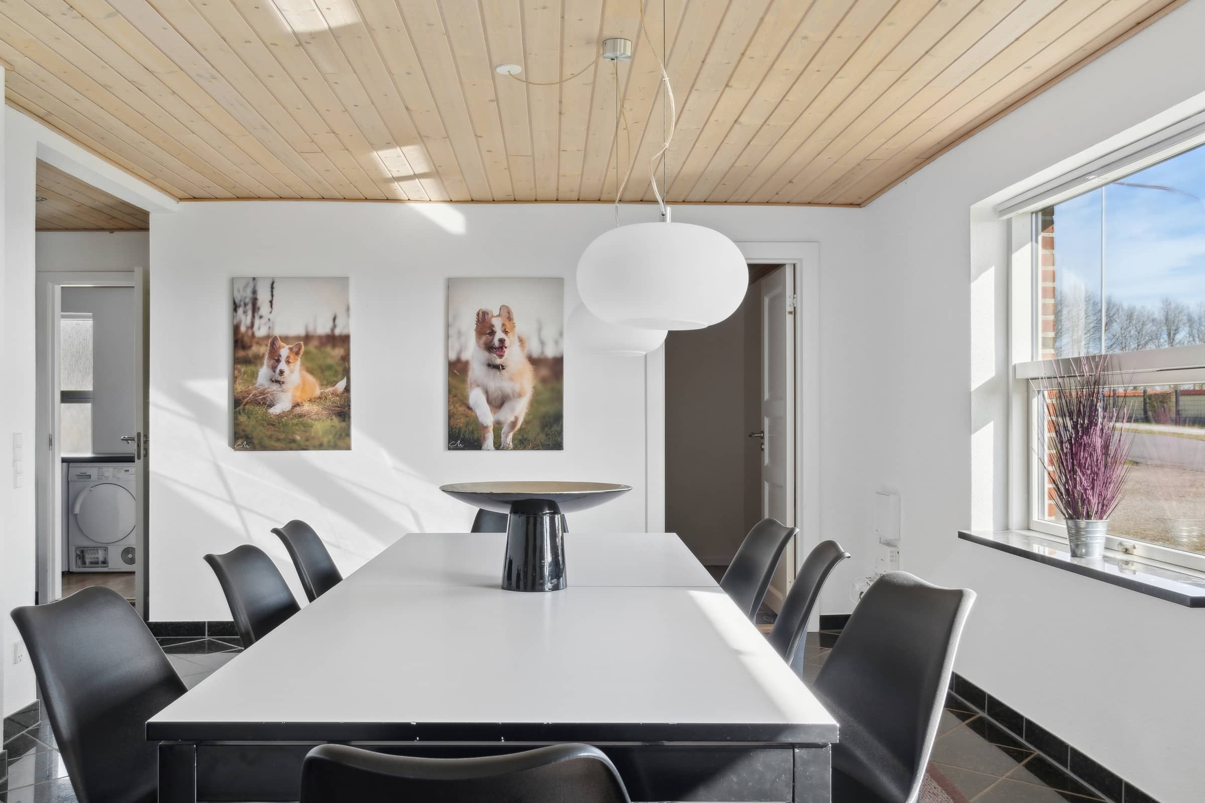 Totalrenoveret hus med udsigt og stor terrasse billede 4