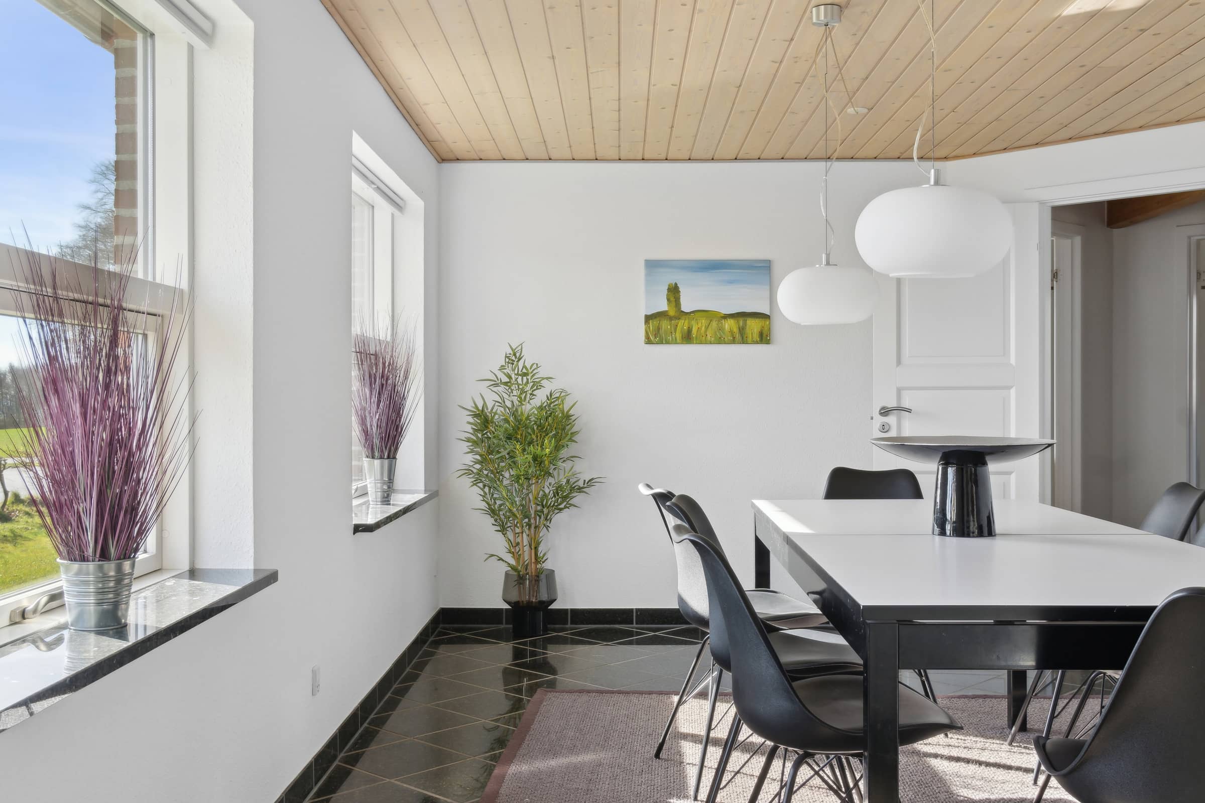 Totalrenoveret hus med udsigt og stor terrasse billede 3