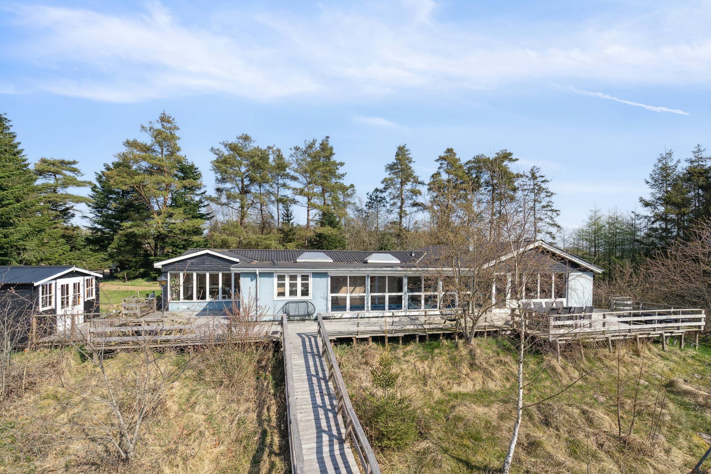 Stort poolhus med plads til afslapning billede 3