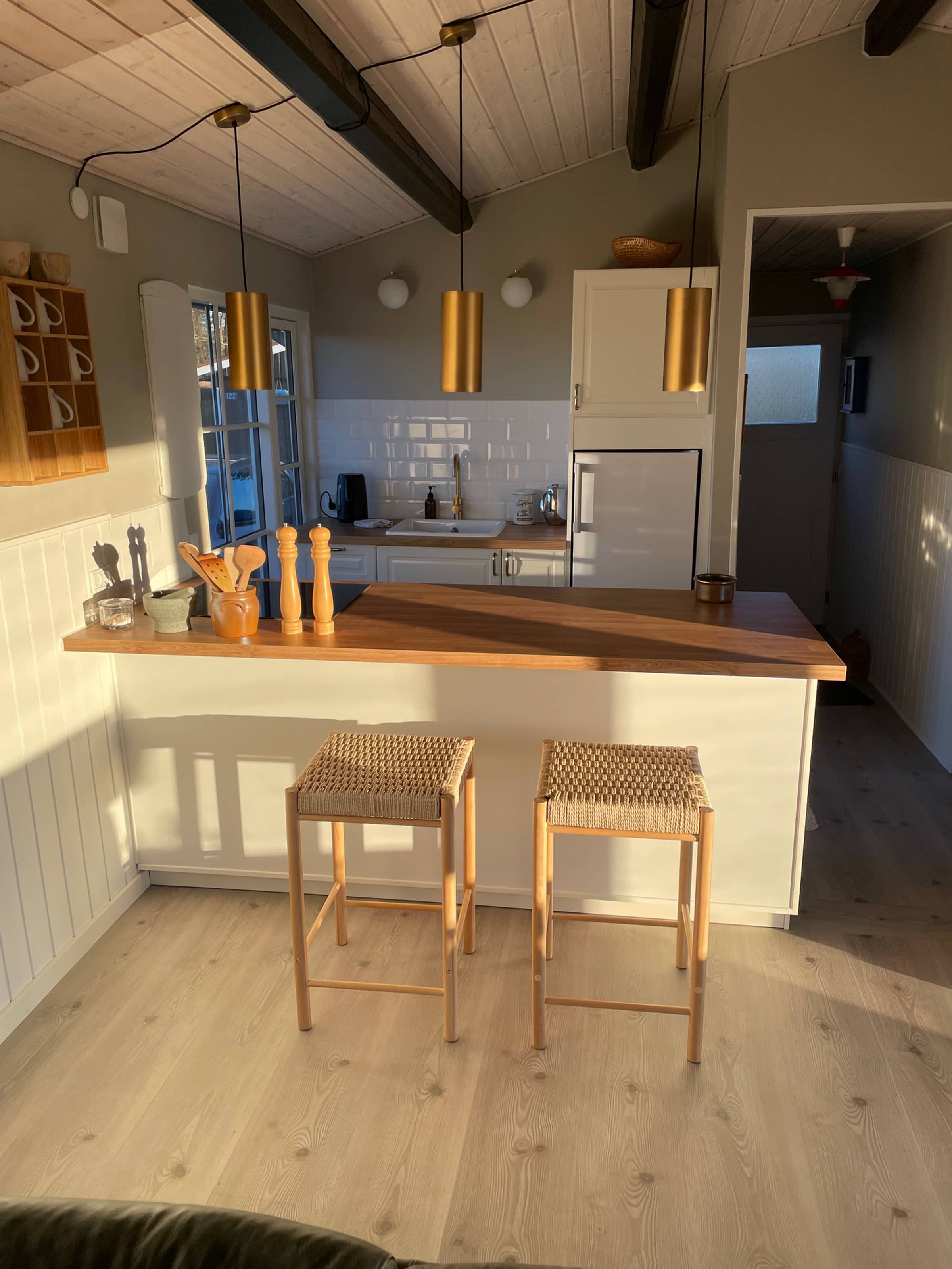 Idyllisk sommerhus tæt på vand og natur billede 5