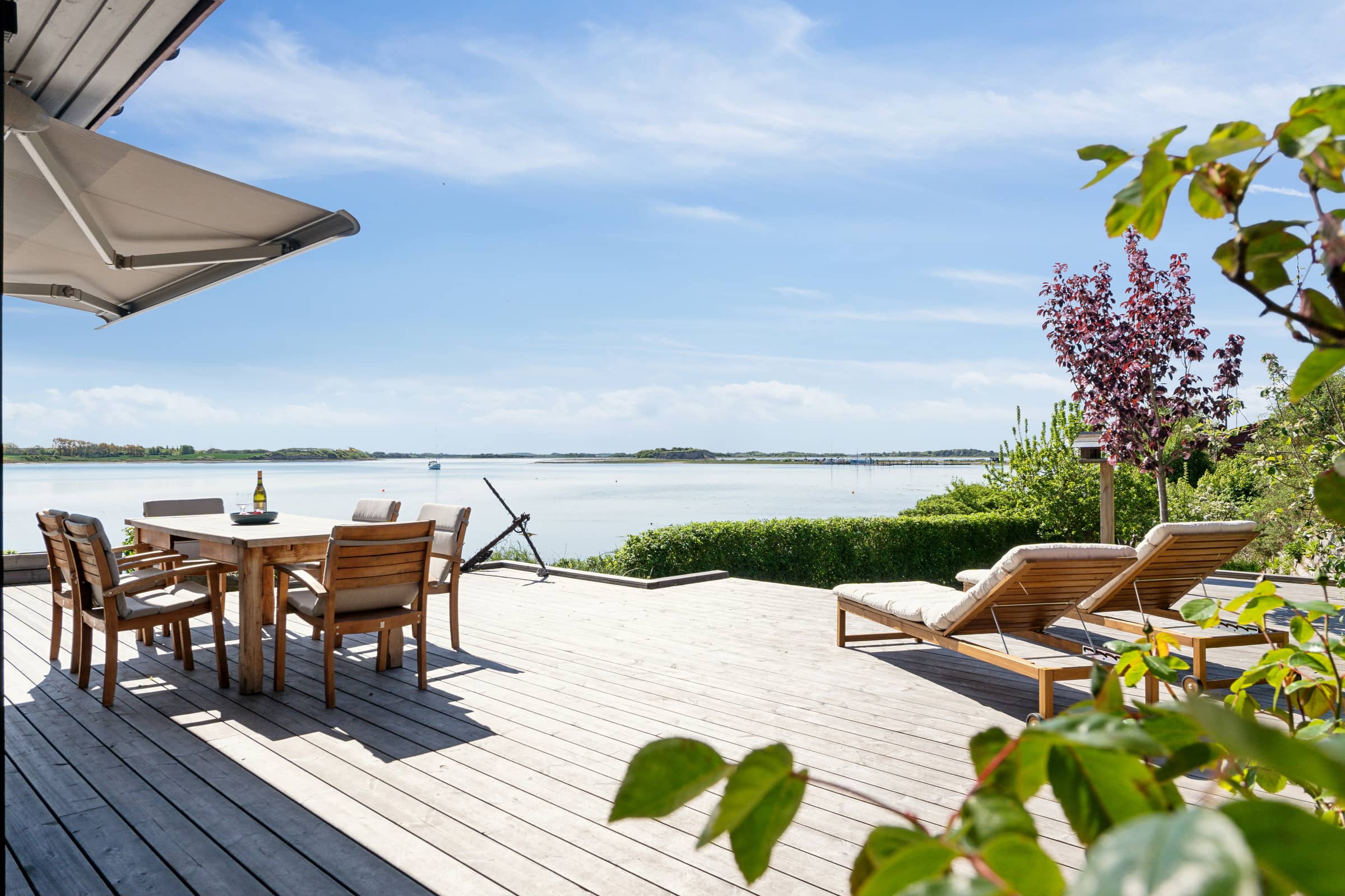 Nyistandsat sommerhus med herlig panoramaudsigt billede 3